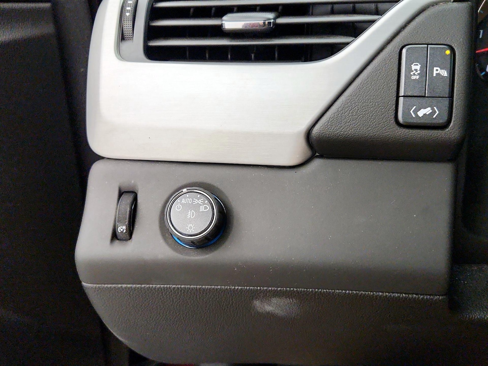 2019 GMC Yukon SLE - Photo 14