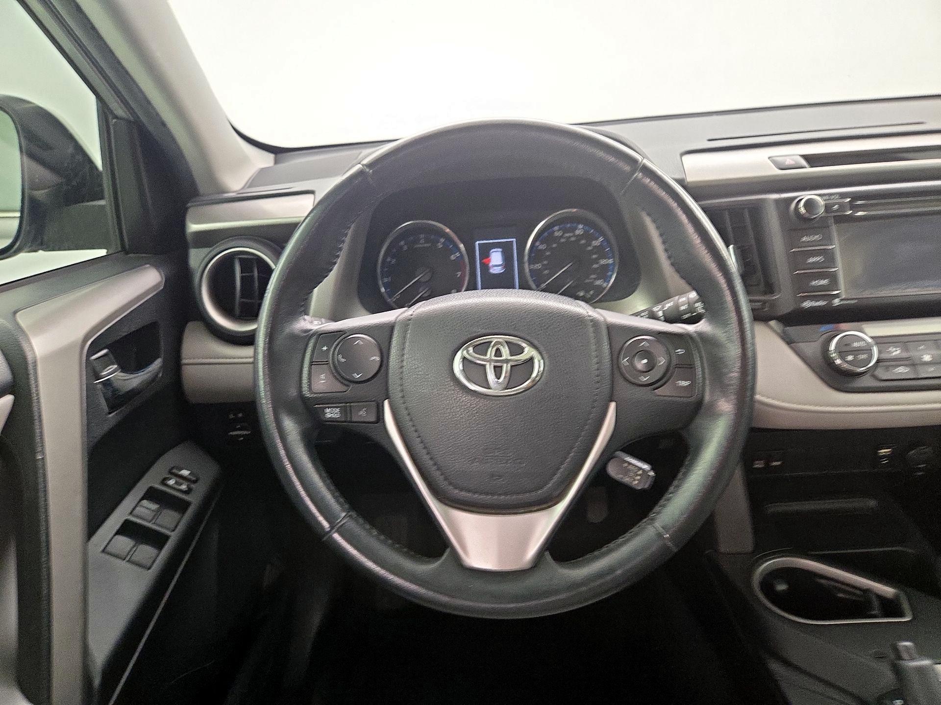 Thumbnail: 2016 Toyota RAV4 - 10