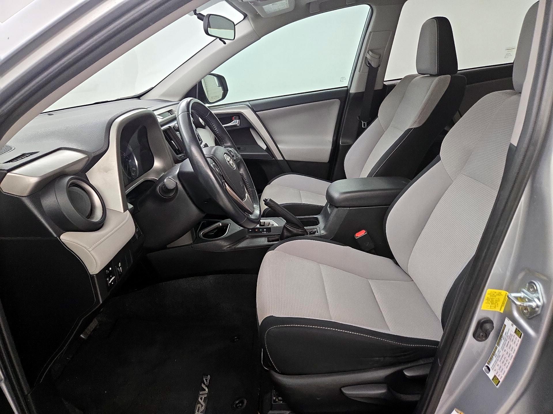 Thumbnail: 2016 Toyota RAV4 - 11