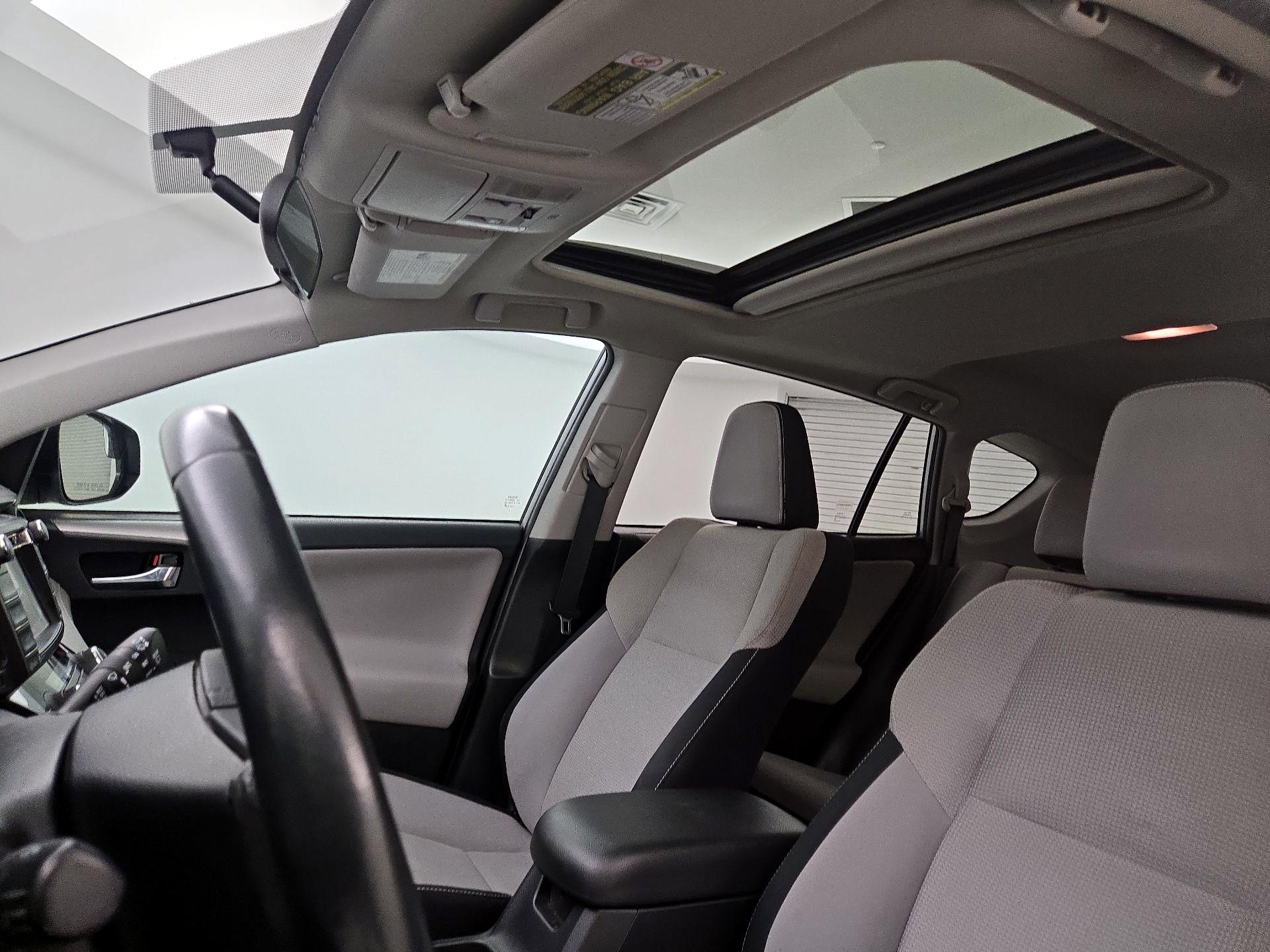 Thumbnail: 2016 Toyota RAV4 - 19