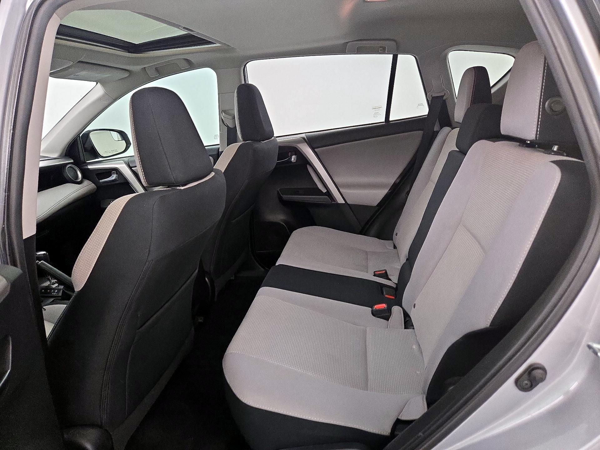 Thumbnail: 2016 Toyota RAV4 - 20