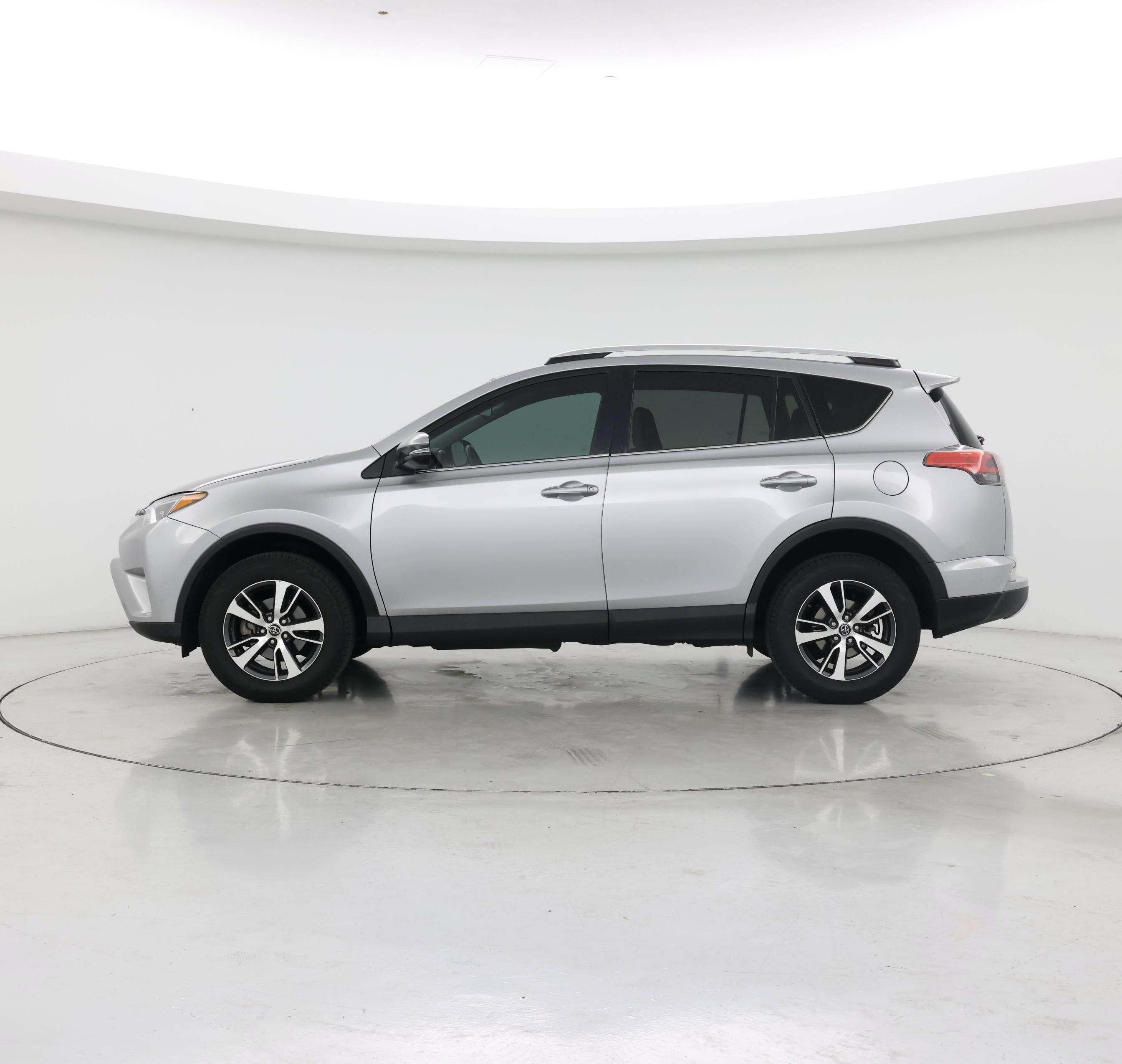 Thumbnail: 2016 Toyota RAV4 - 3