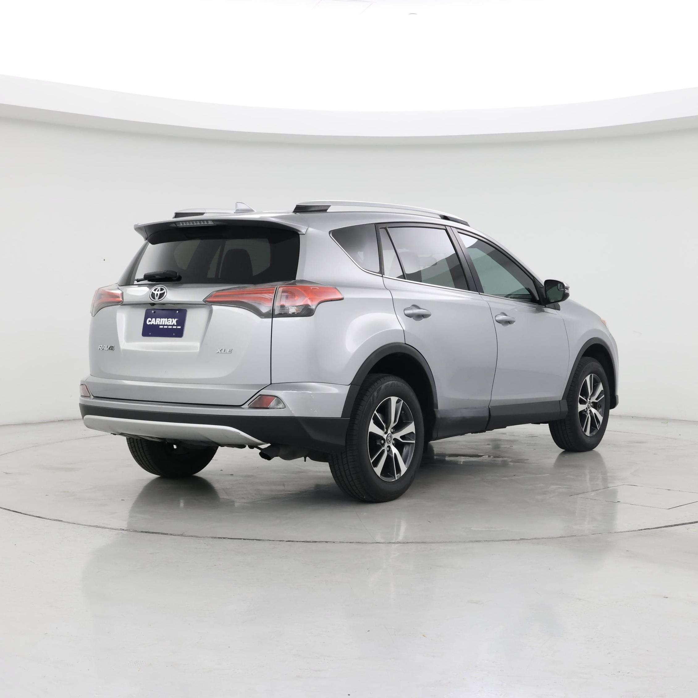 Thumbnail: 2016 Toyota RAV4 - 8