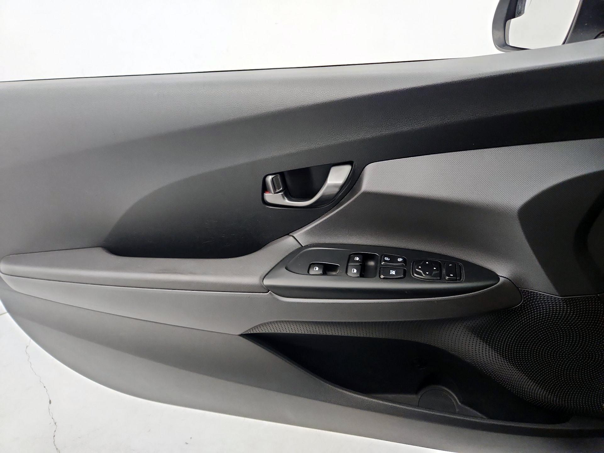 Thumbnail: 2019 Hyundai Veloster - 12