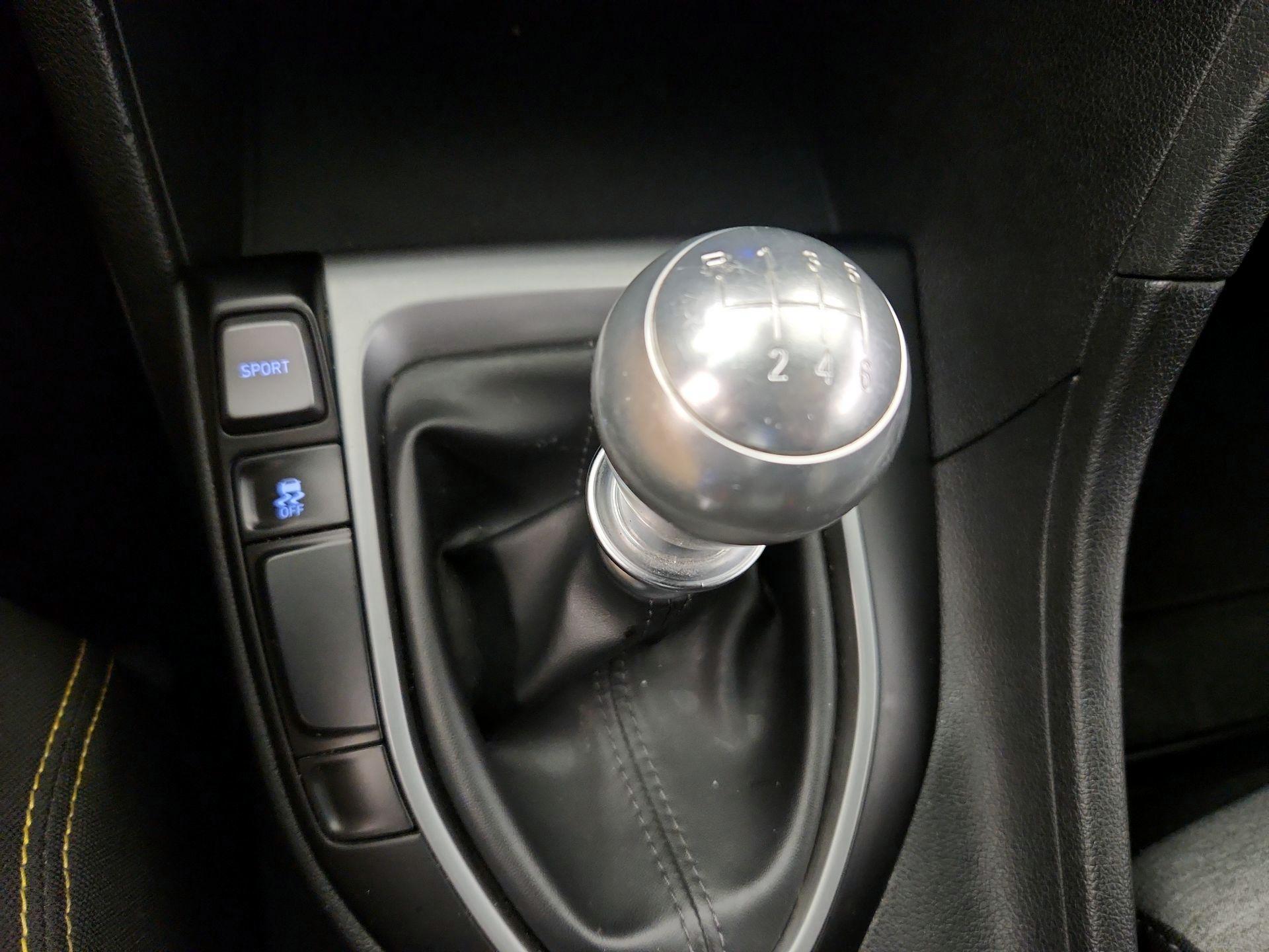 Thumbnail: 2019 Hyundai Veloster - 17