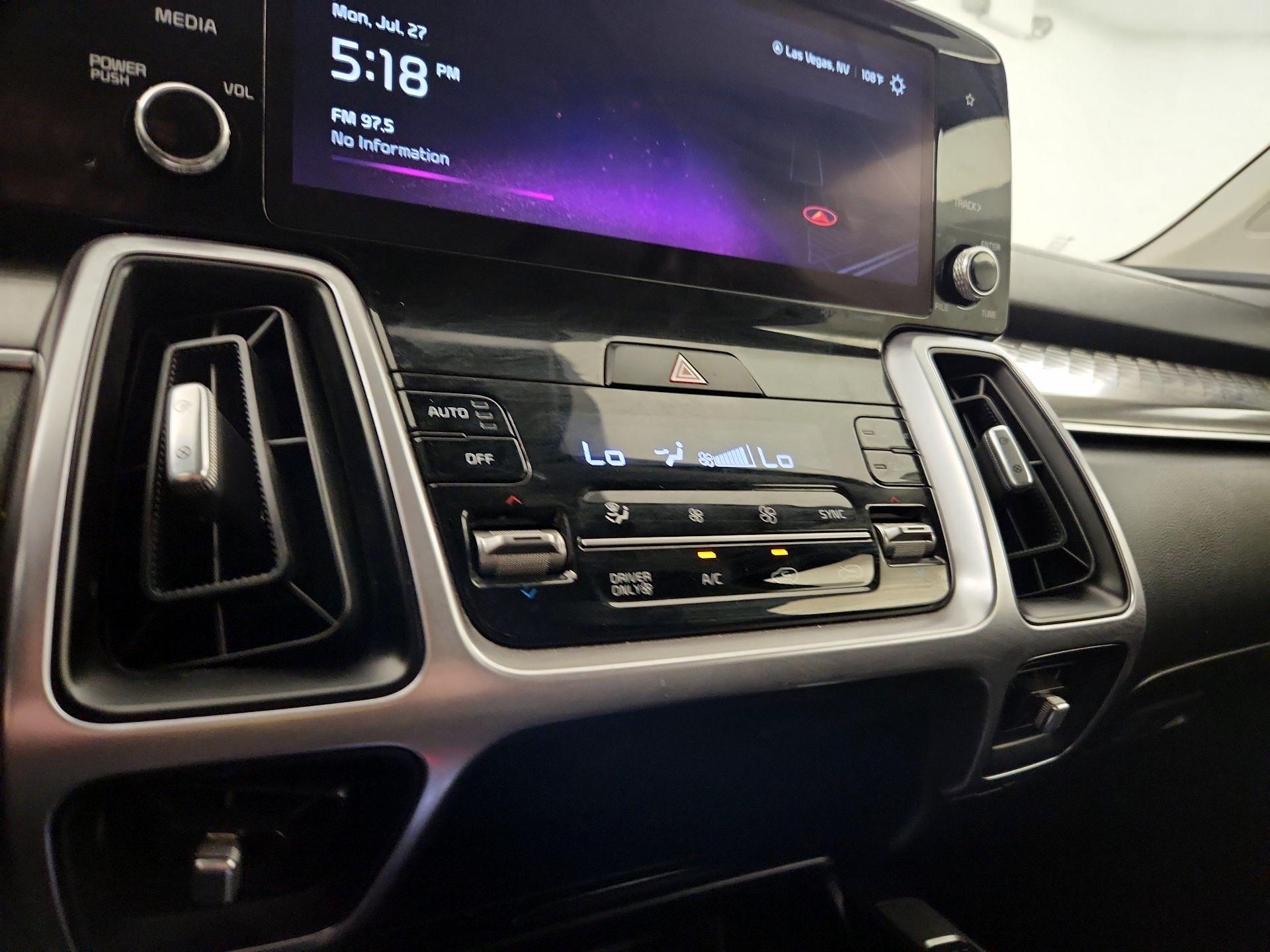 Thumbnail: 2023 Kia Sorento - 17