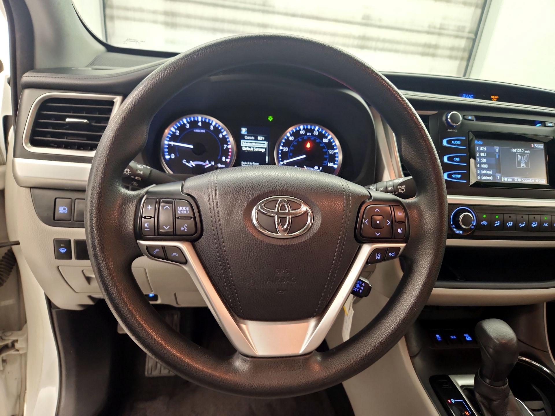 Thumbnail: 2017 Toyota Highlander - 10