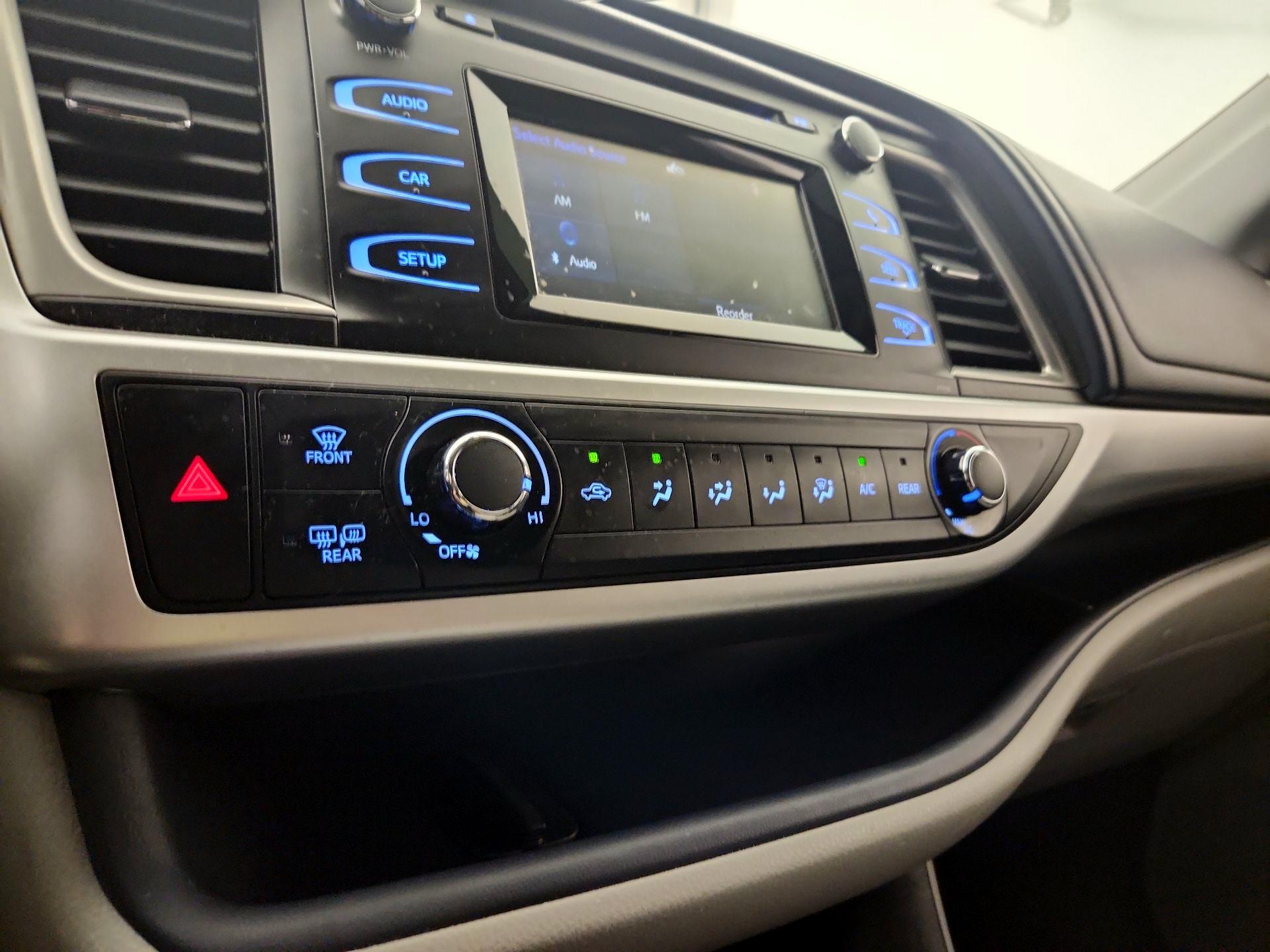 Thumbnail: 2017 Toyota Highlander - 16