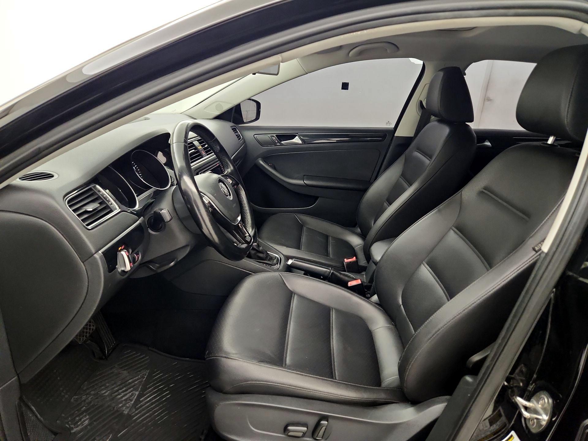 Thumbnail: 2017 Volkswagen Jetta - 11