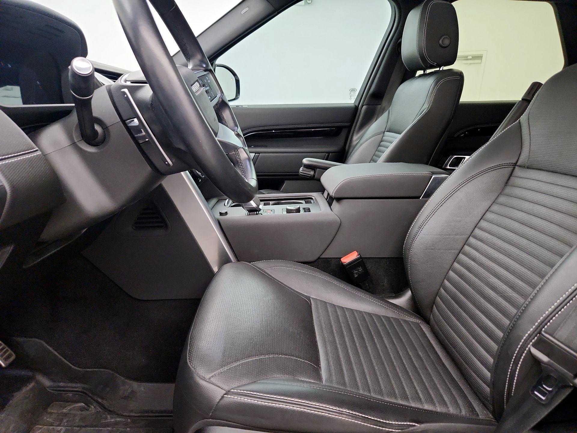 Thumbnail: 2023 Land Rover Discovery - 11