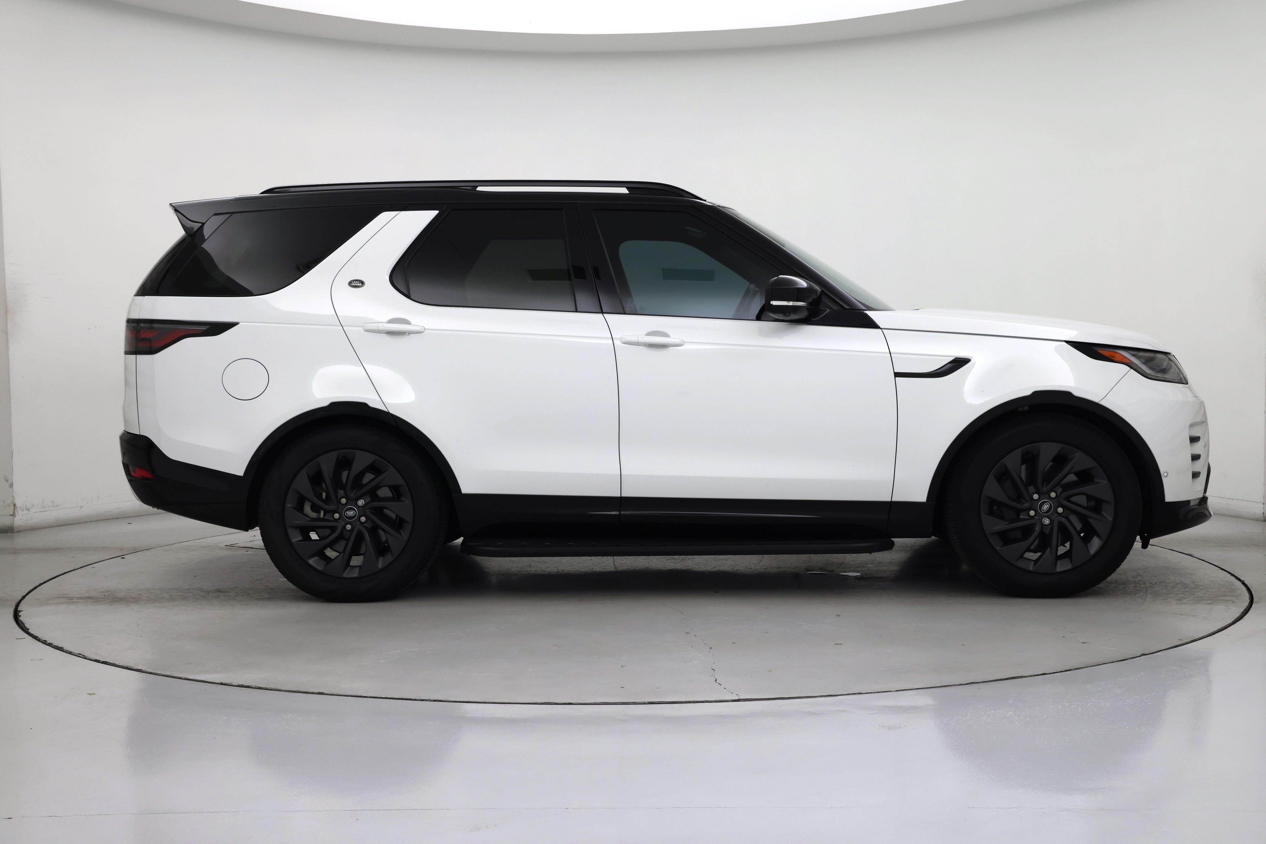 Thumbnail: 2023 Land Rover Discovery - 7