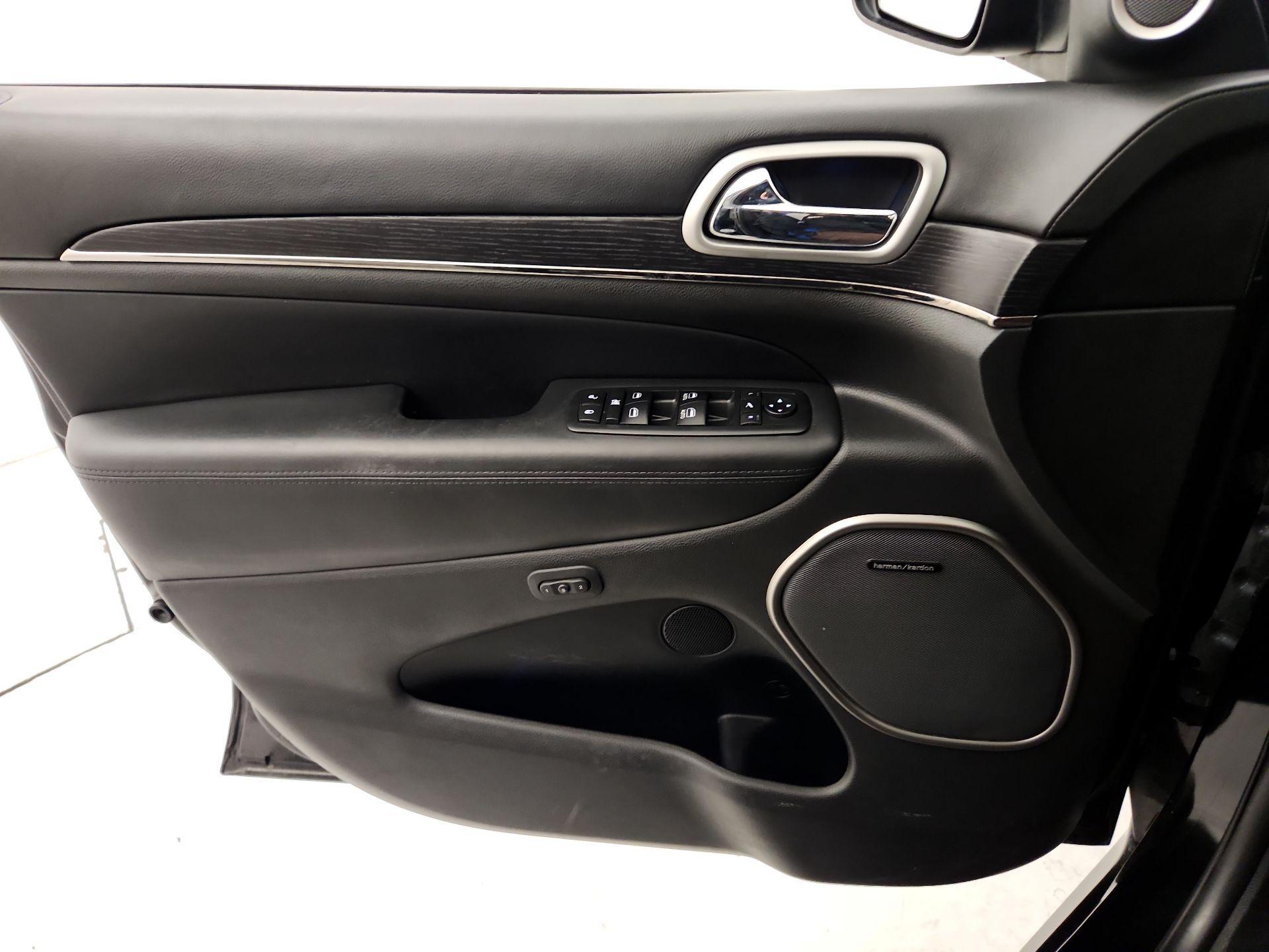 Thumbnail: 2018 Jeep Grand Cherokee - 12