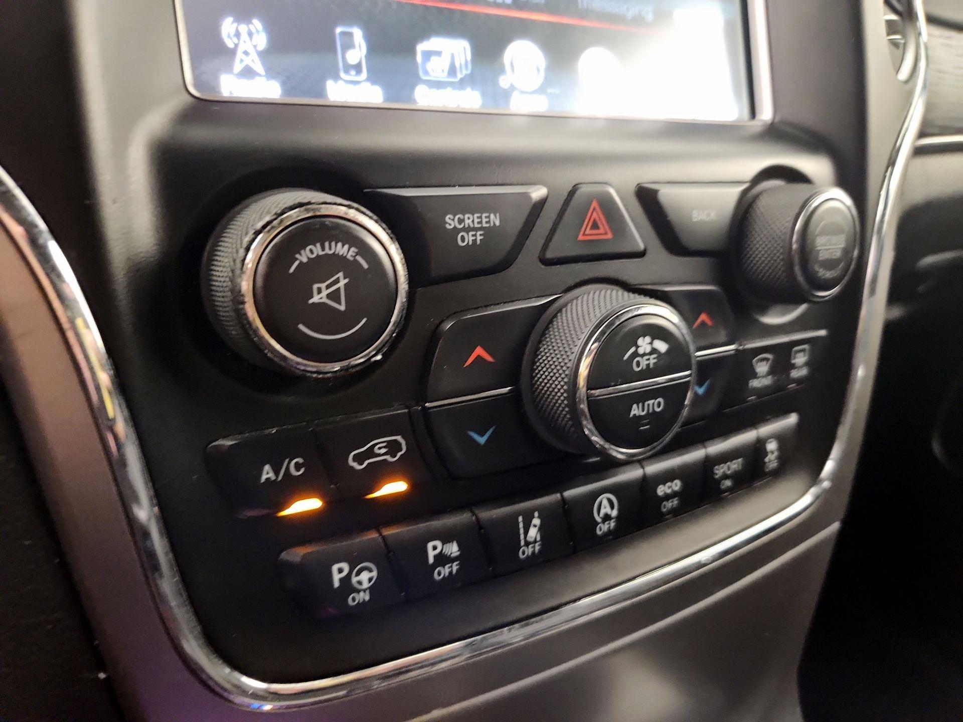 Thumbnail: 2018 Jeep Grand Cherokee - 16