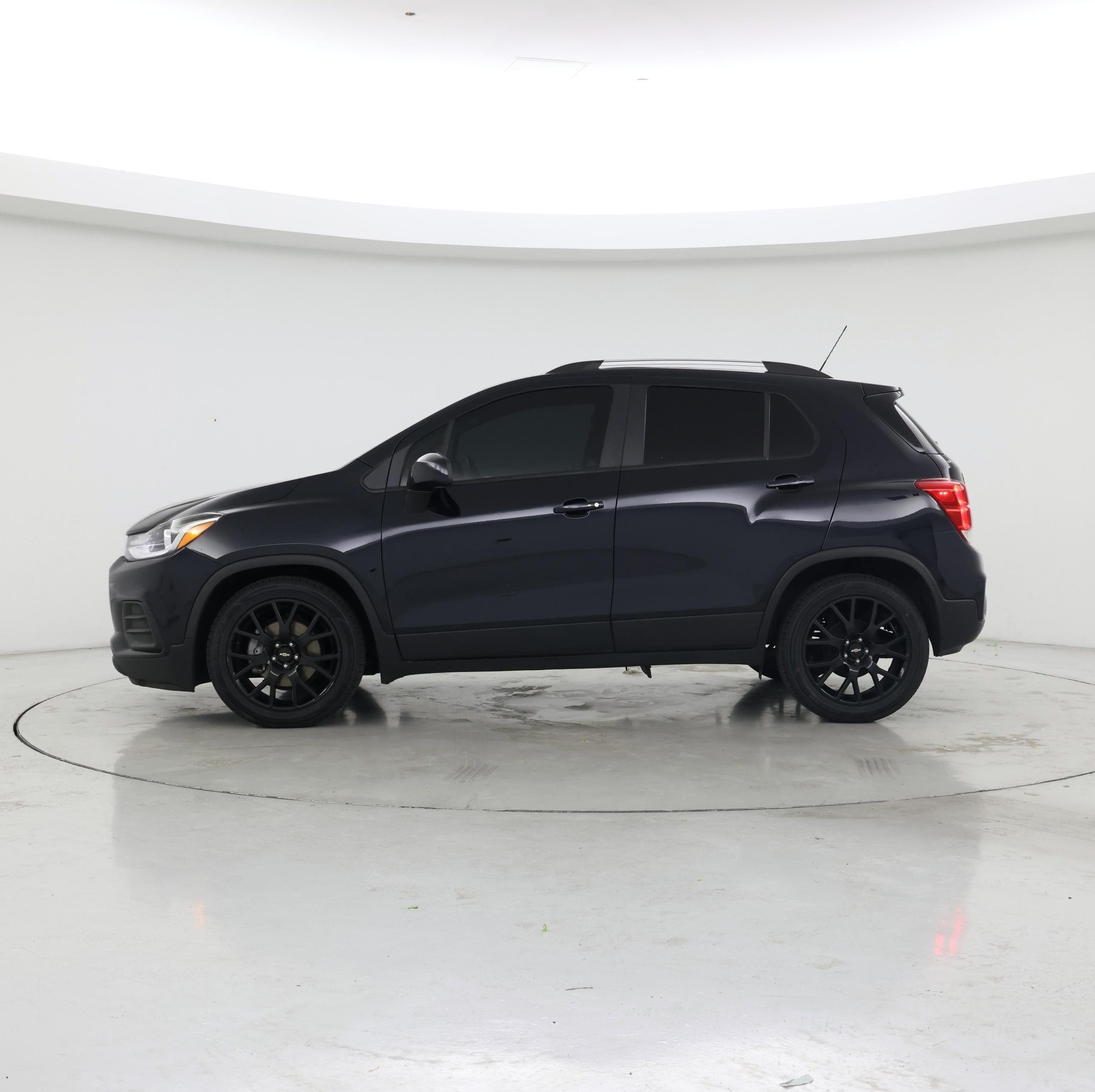 Thumbnail: 2021 Chevrolet Trax - 3