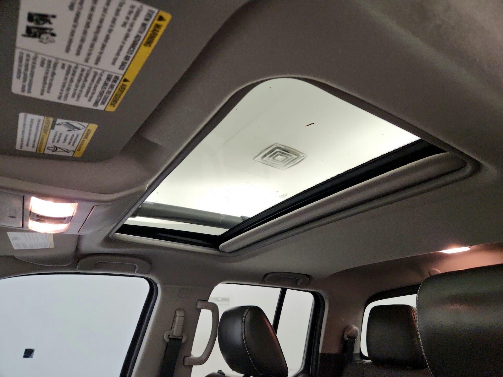 Sunroof(s) & Overhead Airbags