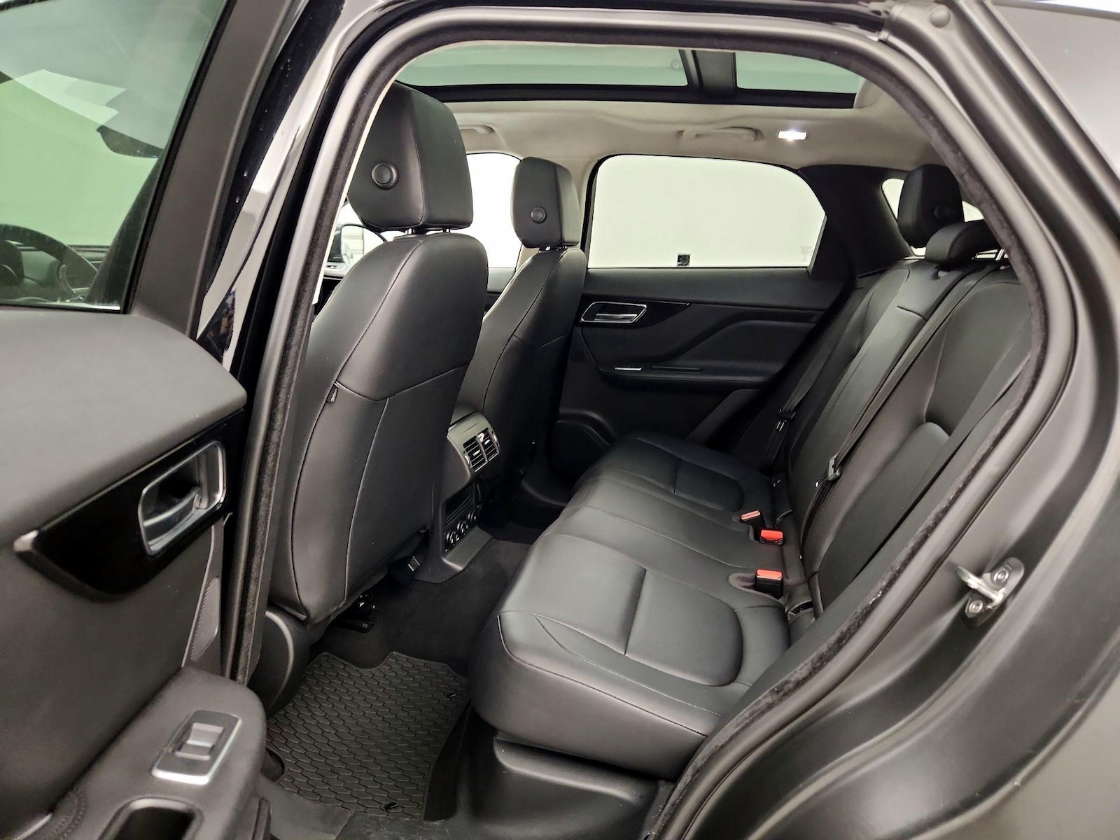 2019 Jaguar F-Pace Premium - Photo 22