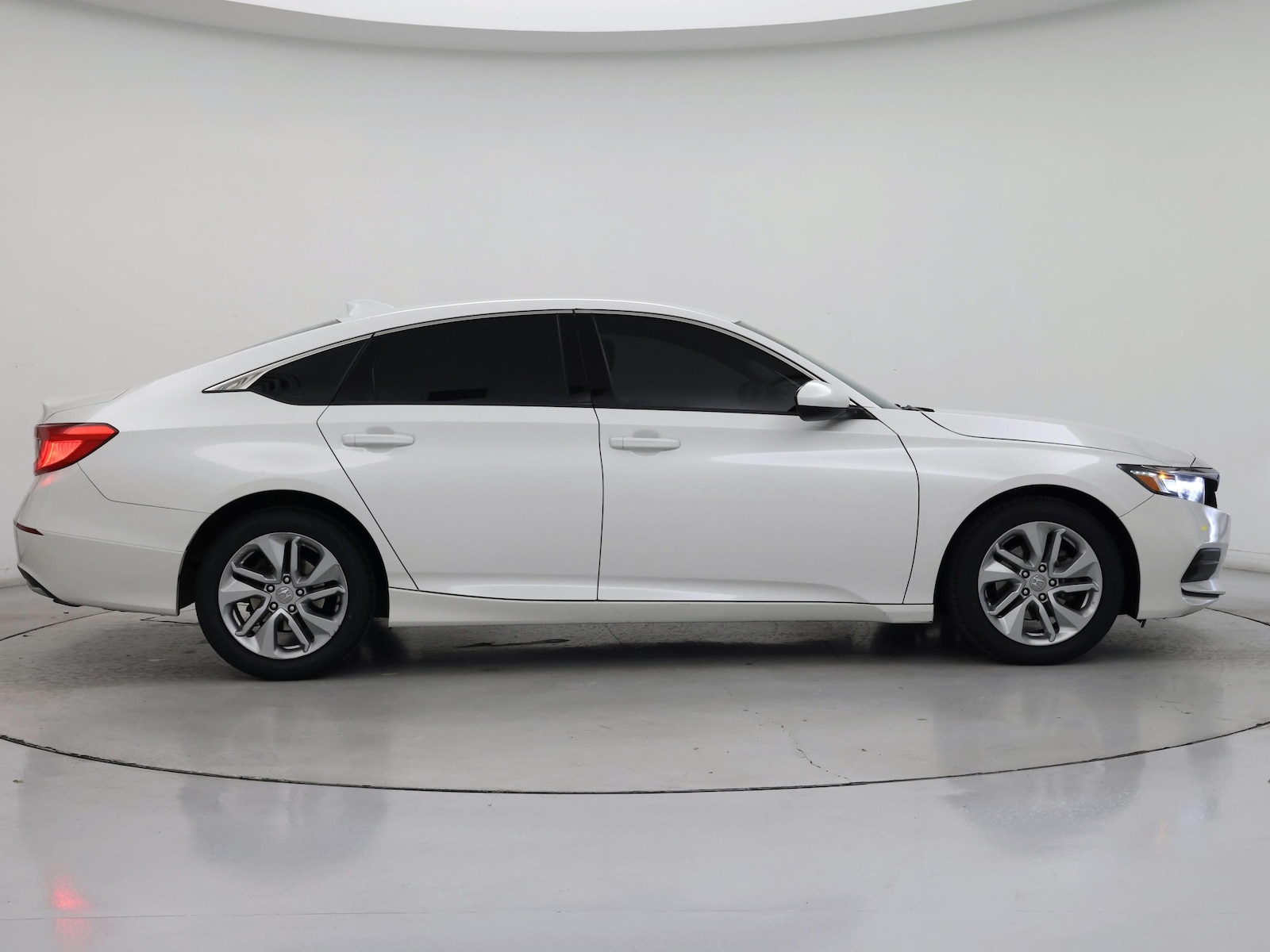 2020 Honda Accord LX - Photo 8