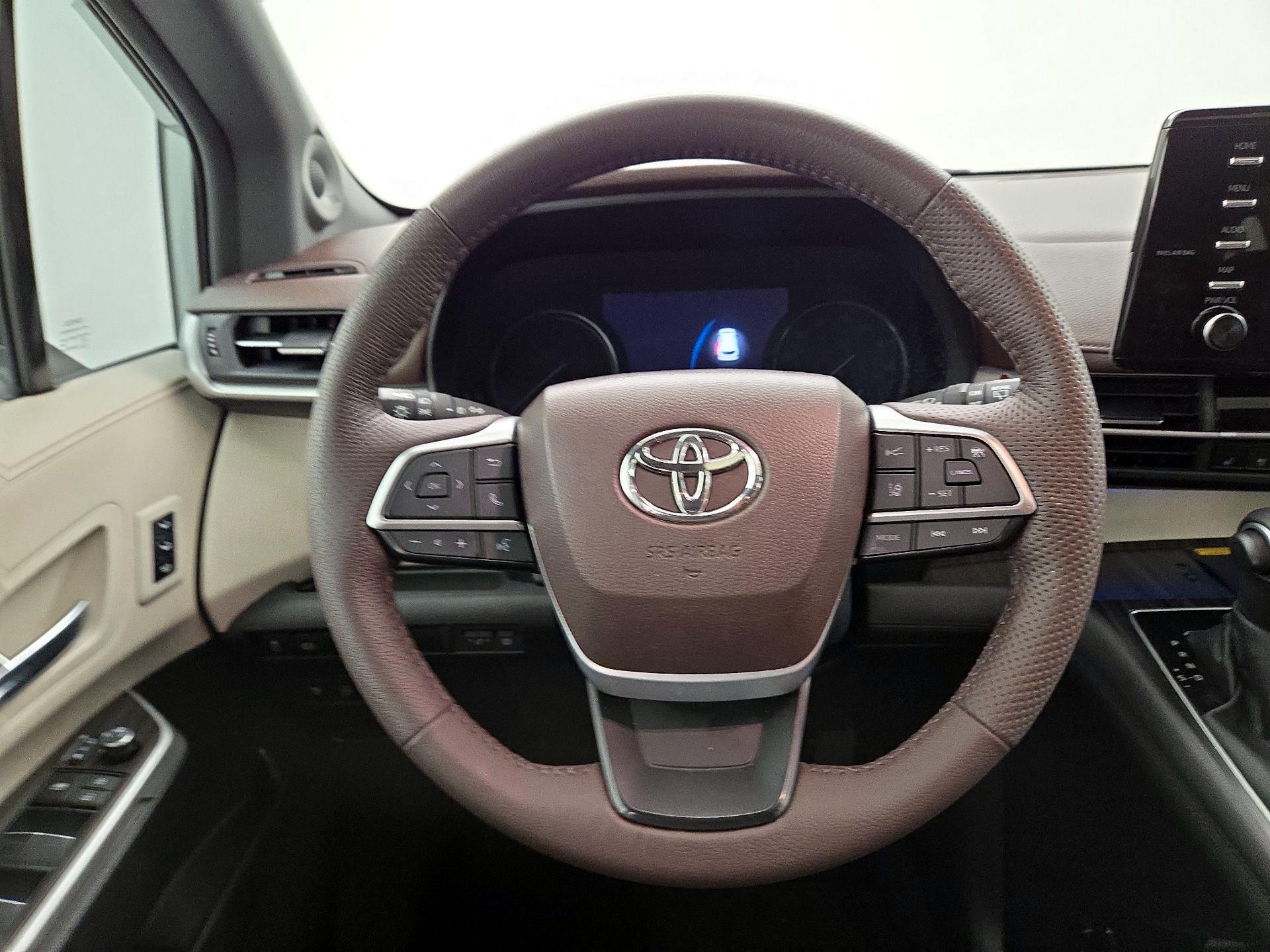 Thumbnail: 2024 Toyota Sienna - 10
