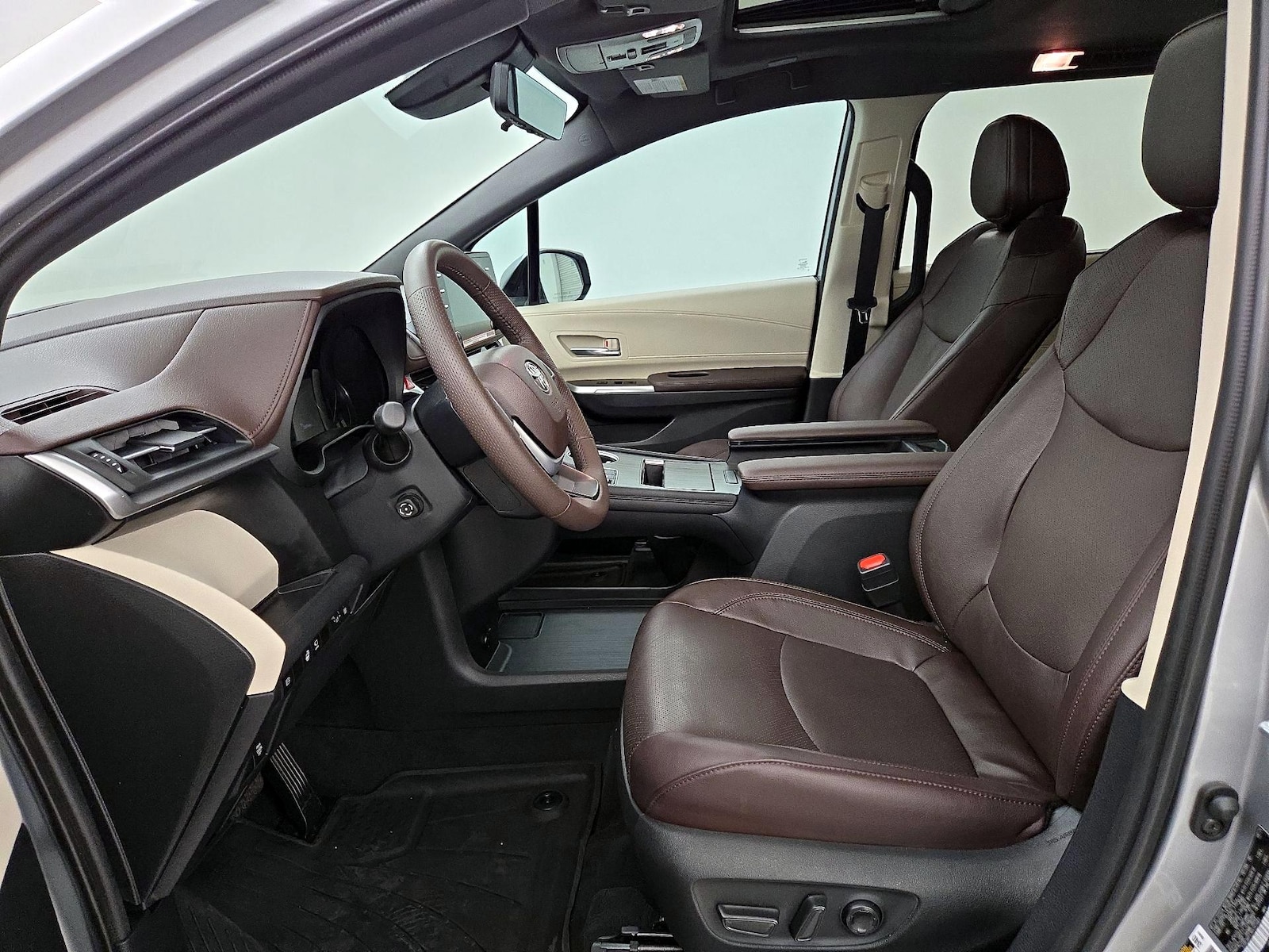 2024 Toyota Sienna Platinum - Photo 12