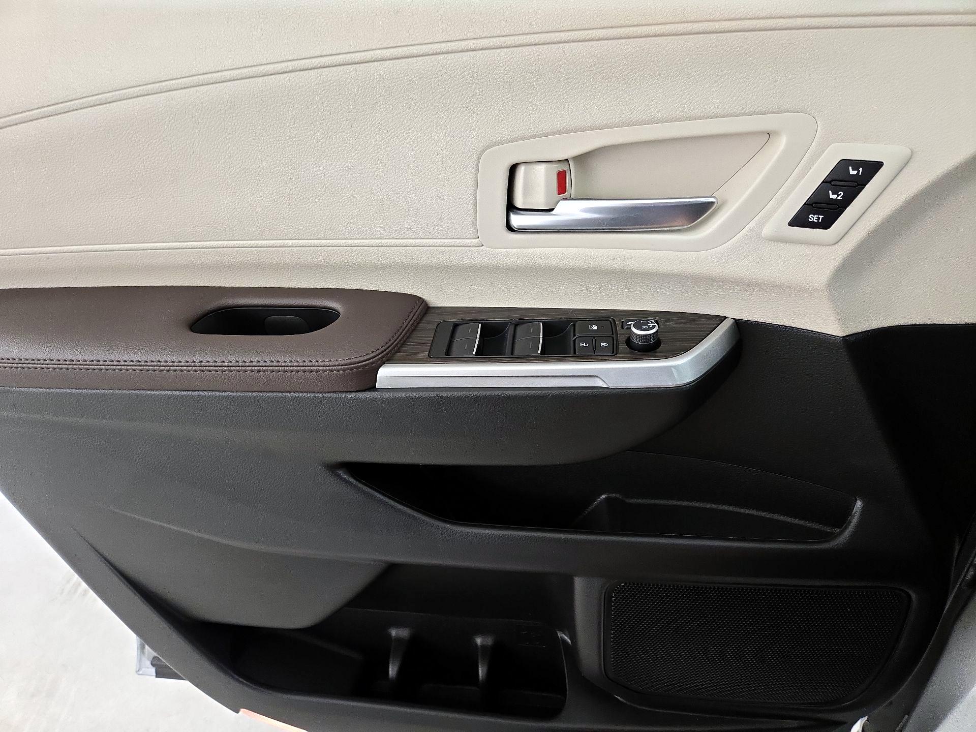 Thumbnail: 2024 Toyota Sienna - 12
