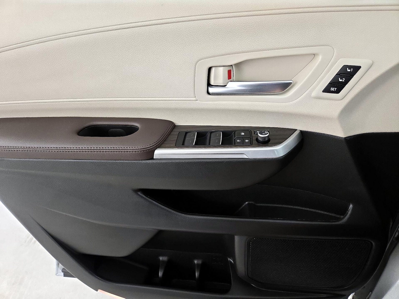 2024 Toyota Sienna Platinum - Photo 13