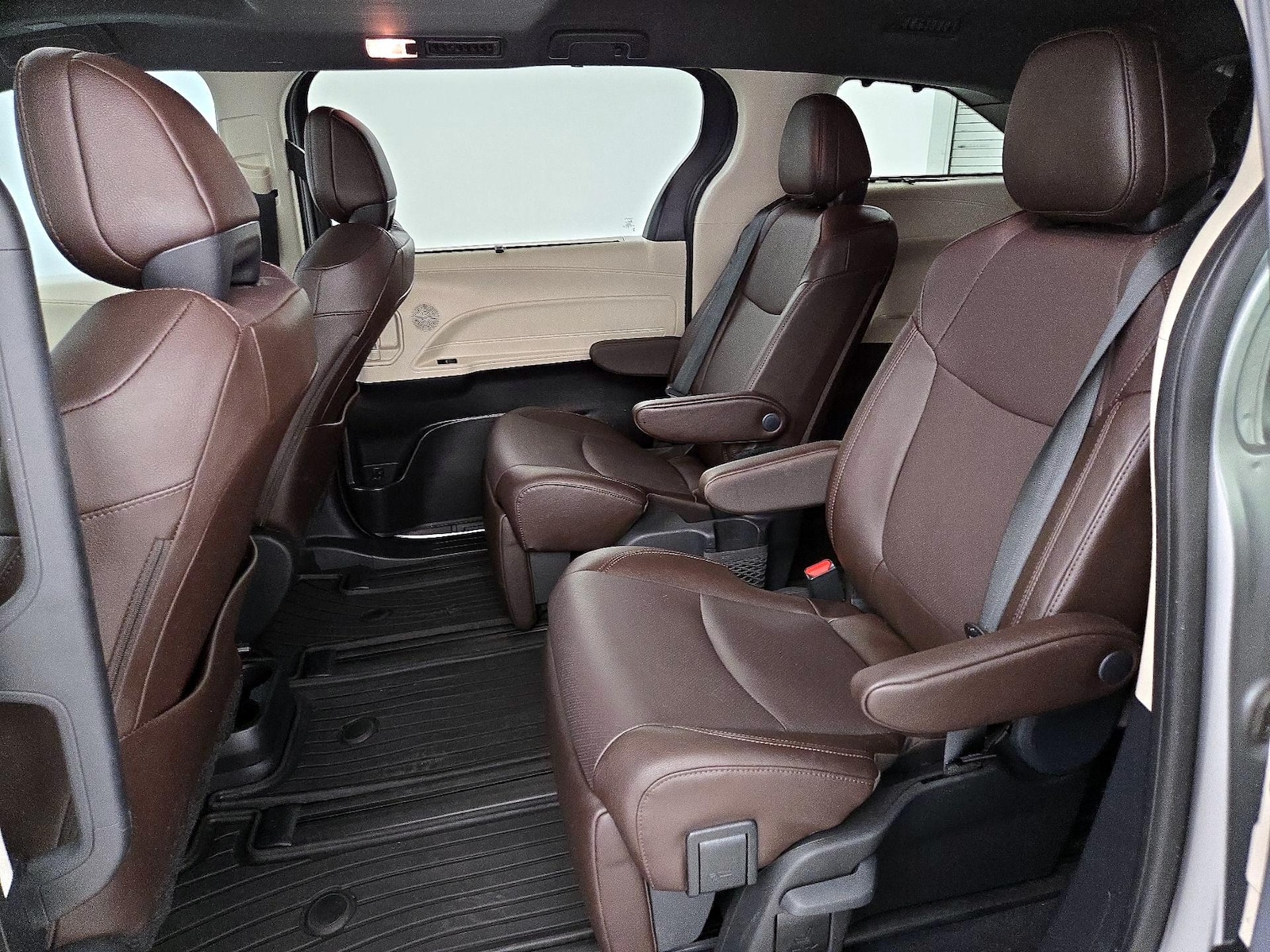 2024 Toyota Sienna Platinum - Photo 22
