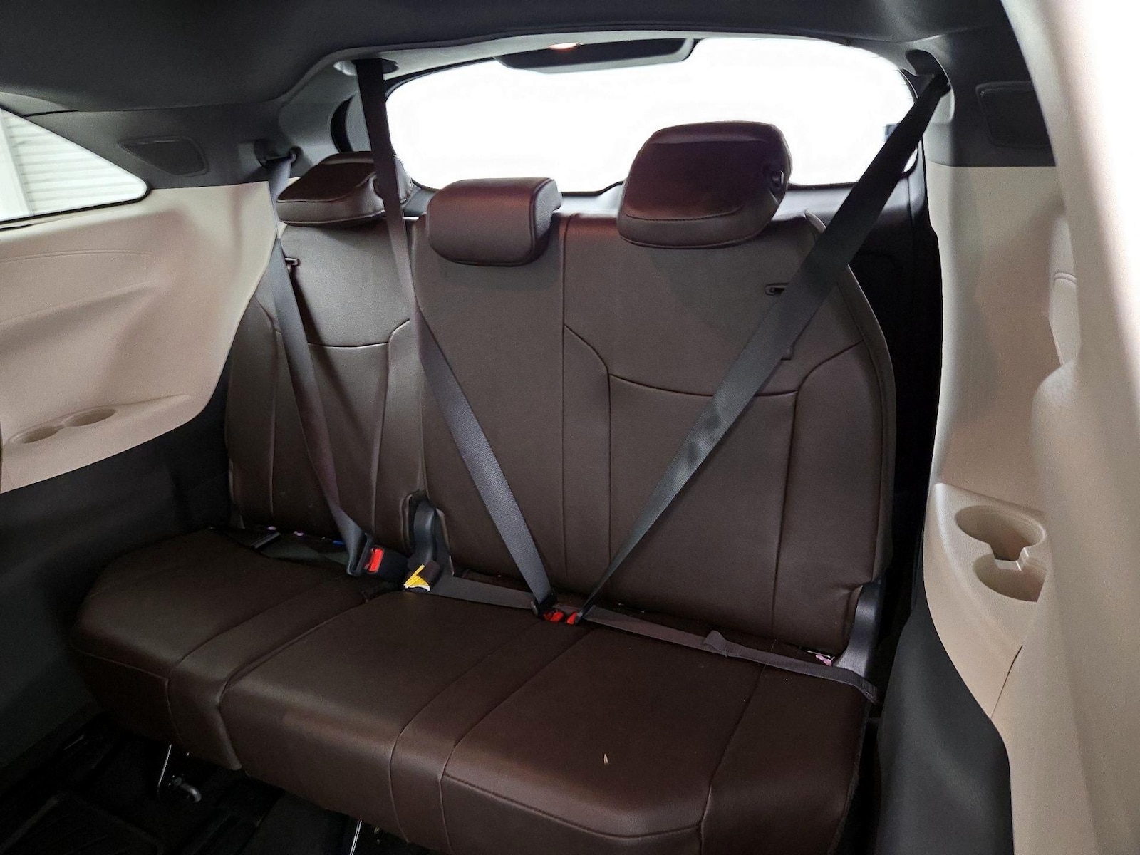 2024 Toyota Sienna Platinum - Photo 23