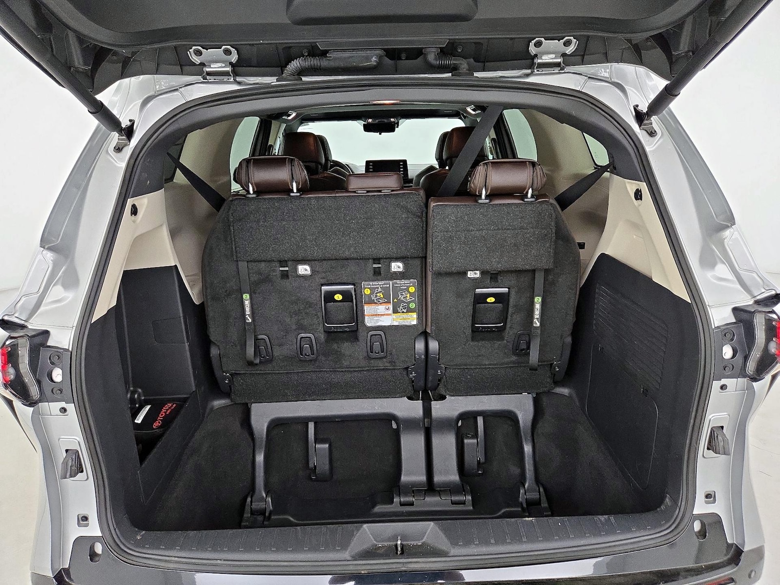 2024 Toyota Sienna Platinum - Photo 24