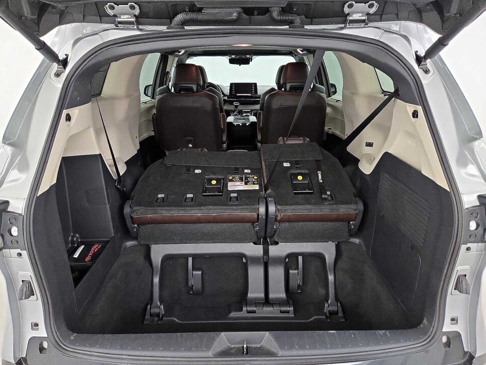 2024 Toyota Sienna Platinum - Photo 25