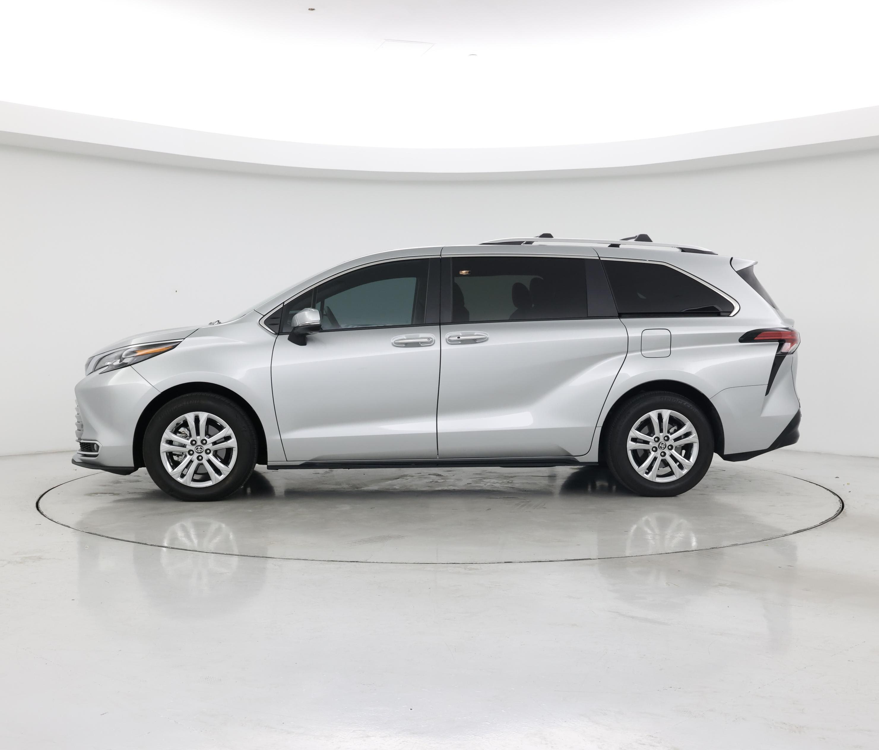 Thumbnail: 2024 Toyota Sienna - 3