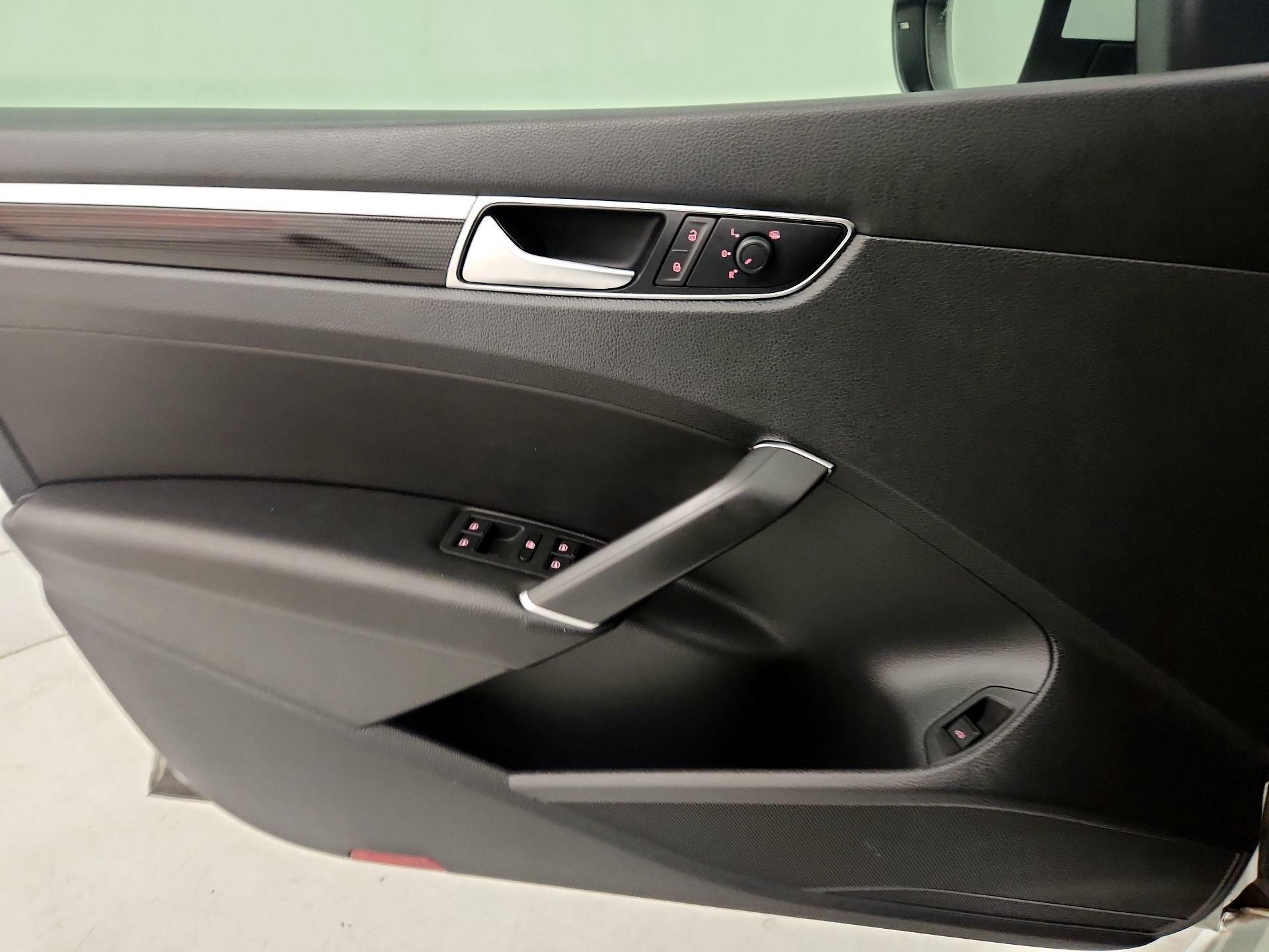 Thumbnail: 2019 Volkswagen Passat - 12
