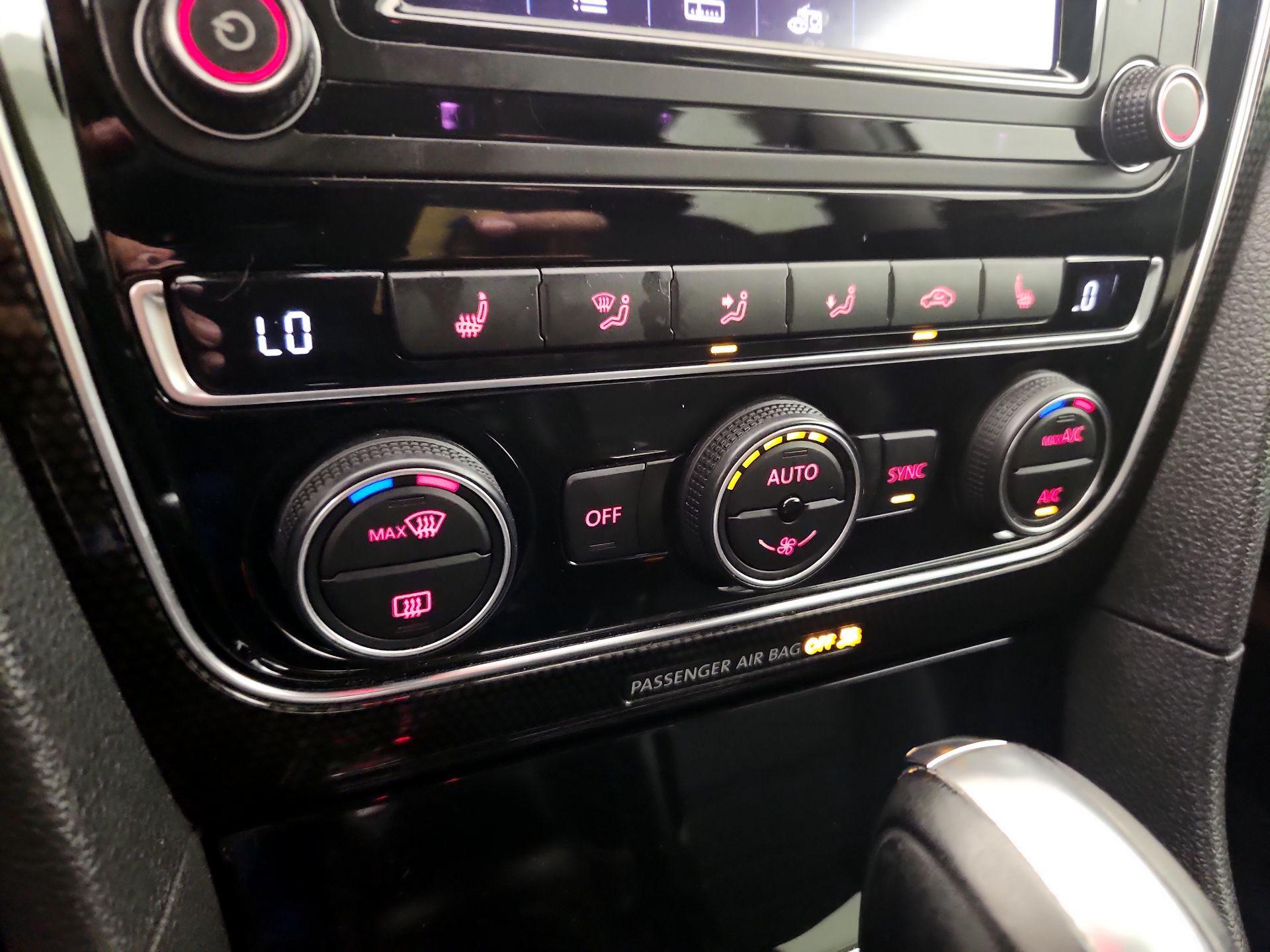 Thumbnail: 2019 Volkswagen Passat - 17
