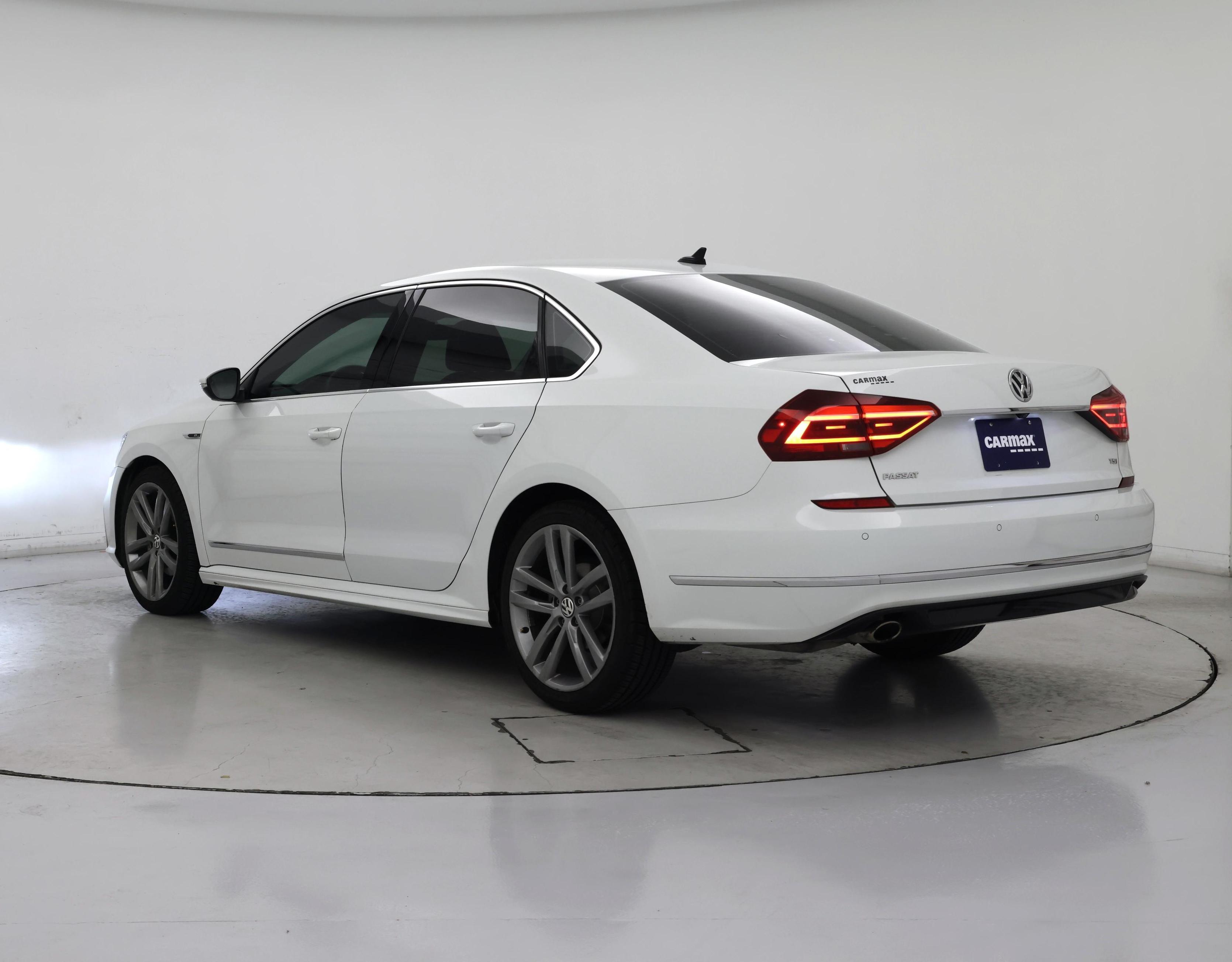 Thumbnail: 2019 Volkswagen Passat - 2