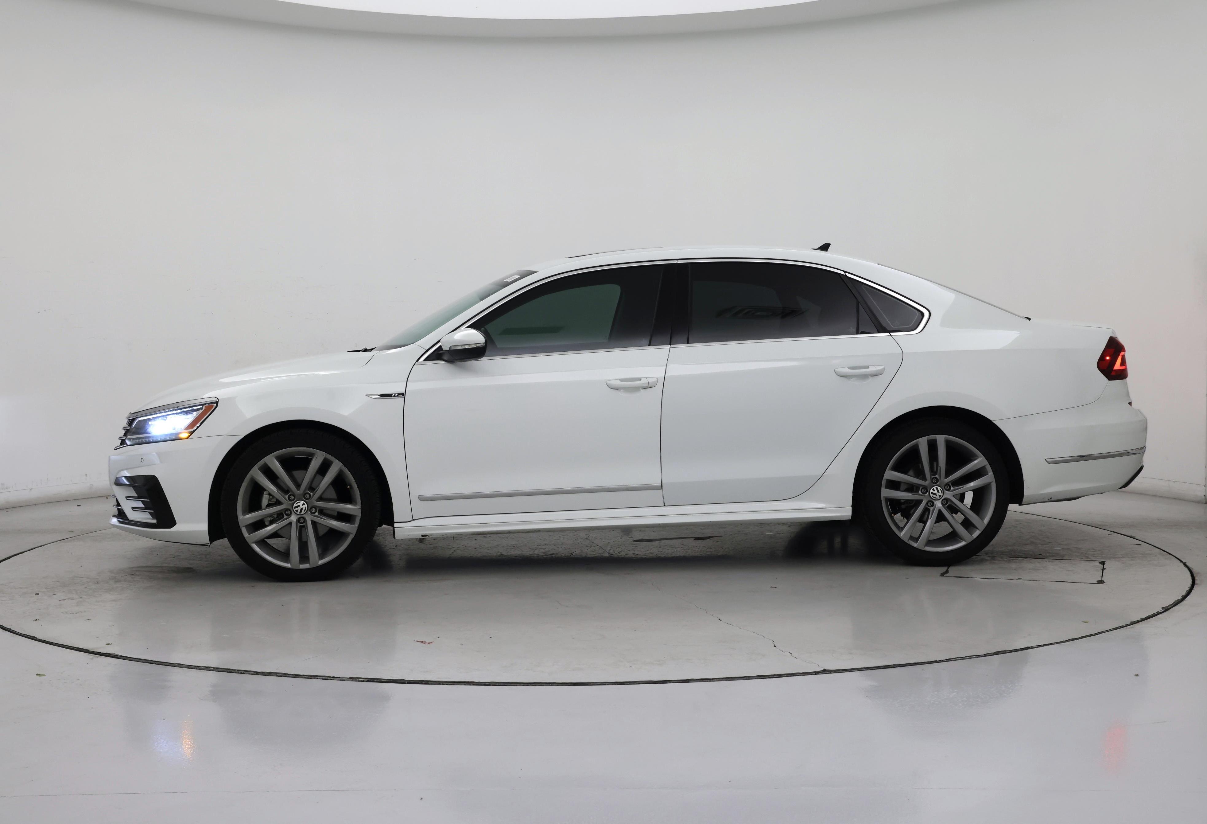 Thumbnail: 2019 Volkswagen Passat - 3