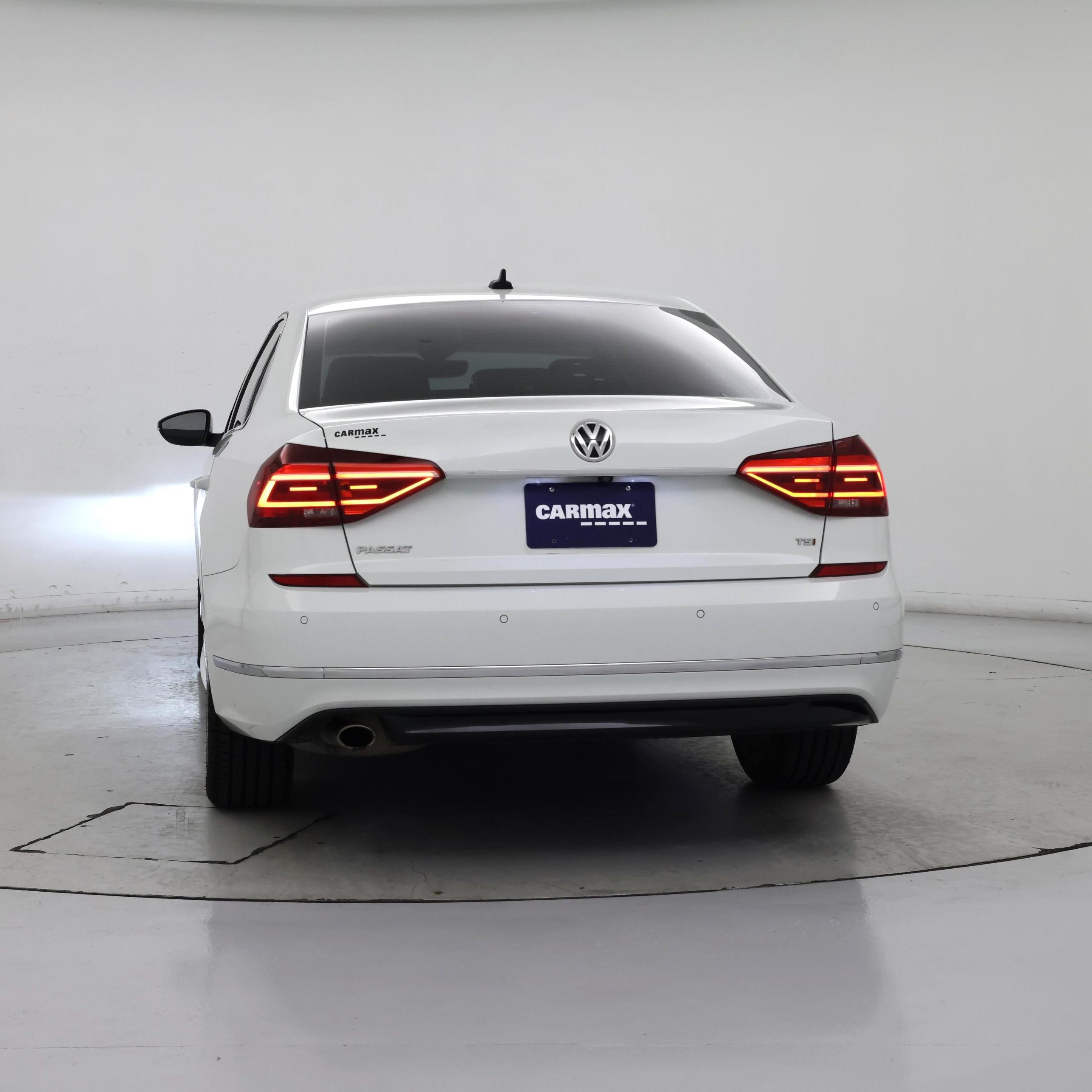 Thumbnail: 2019 Volkswagen Passat - 6