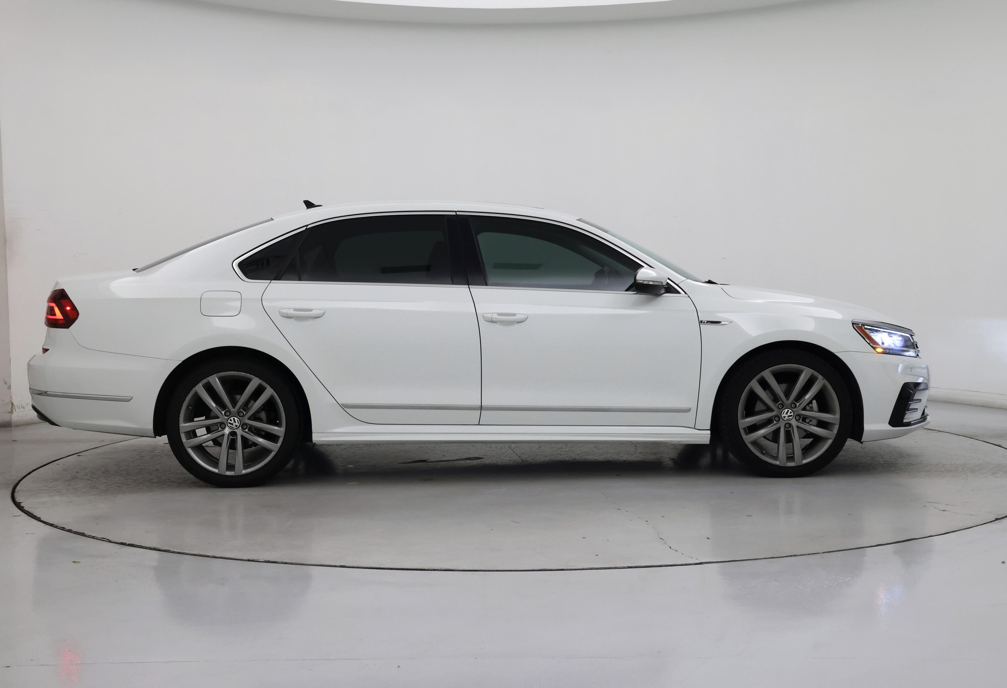 Thumbnail: 2019 Volkswagen Passat - 7