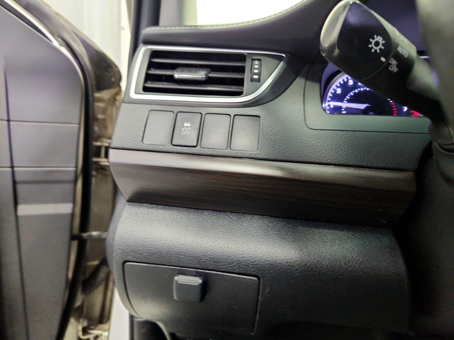 Thumbnail: 2015 Toyota Camry - 13