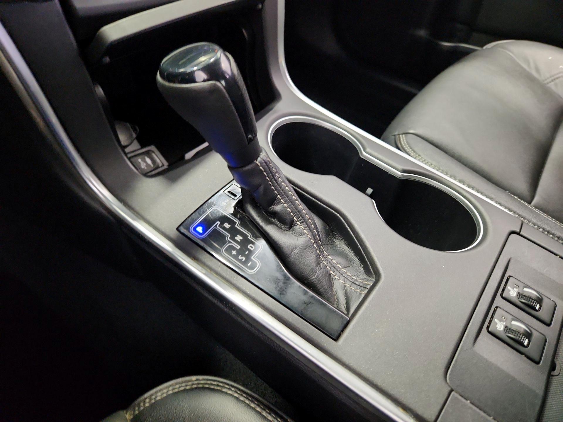 Thumbnail: 2015 Toyota Camry - 18