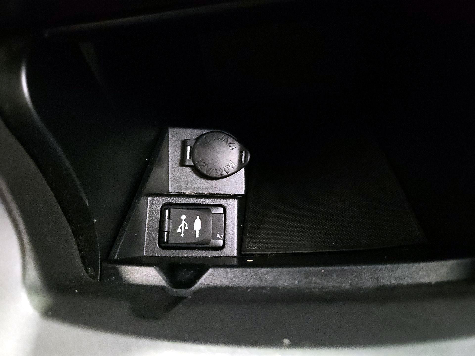 Thumbnail: 2015 Toyota Camry - 19
