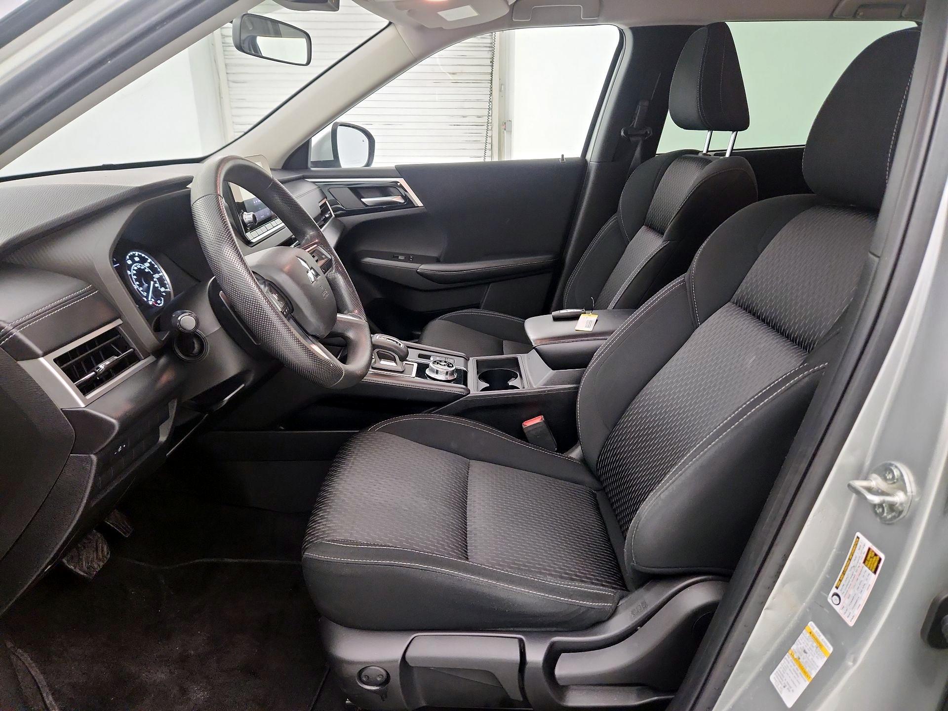 Thumbnail: 2022 Mitsubishi Outlander - 9