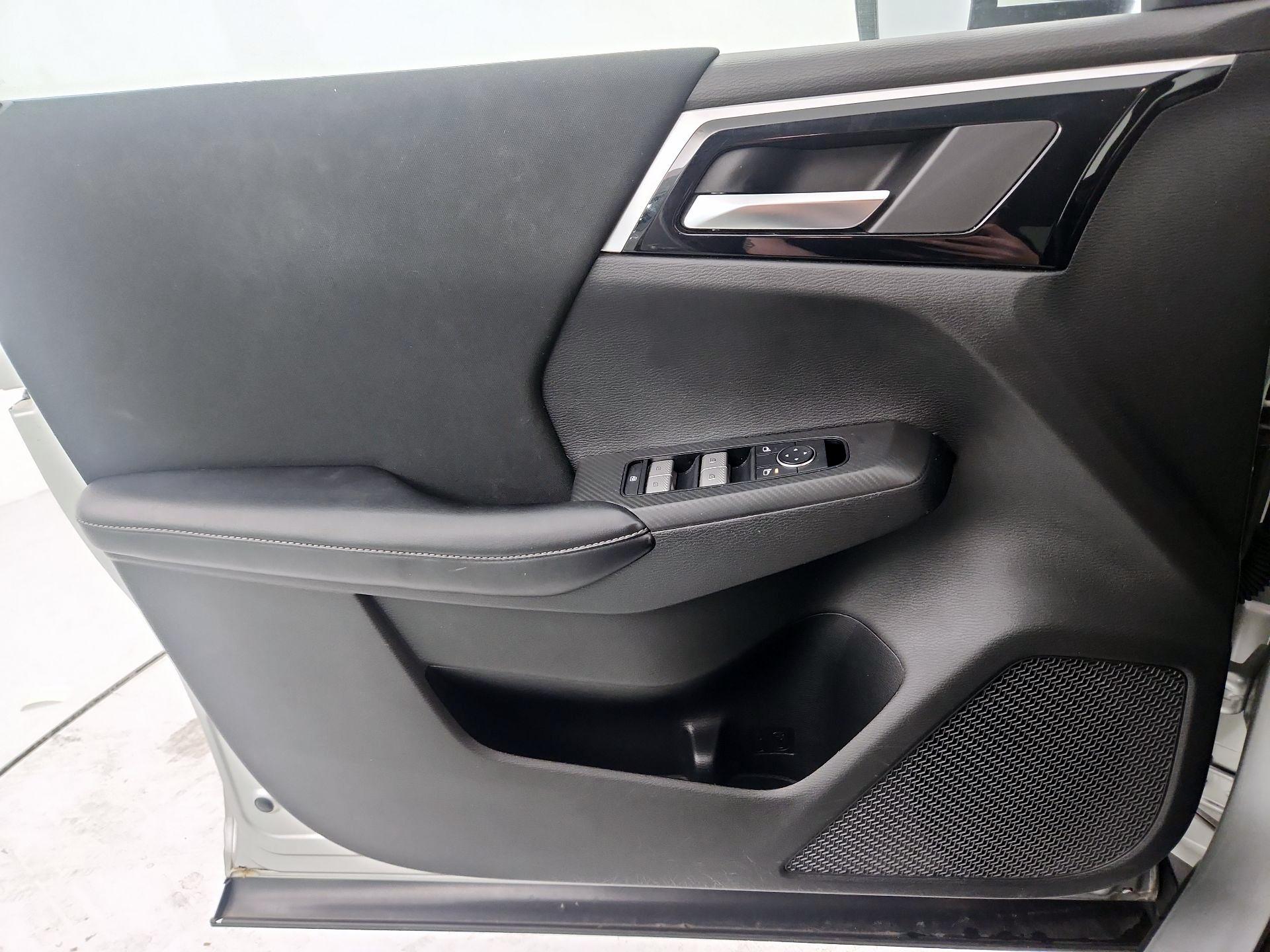 Thumbnail: 2022 Mitsubishi Outlander - 10