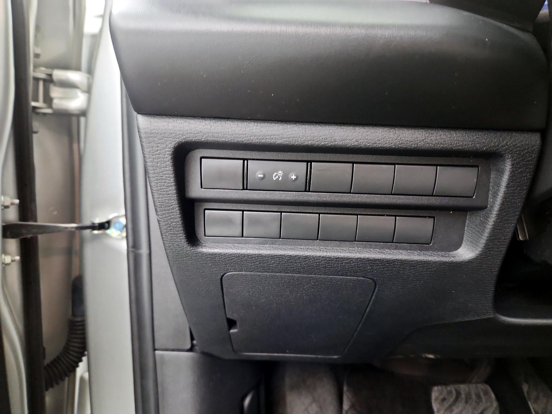 Thumbnail: 2022 Mitsubishi Outlander - 11