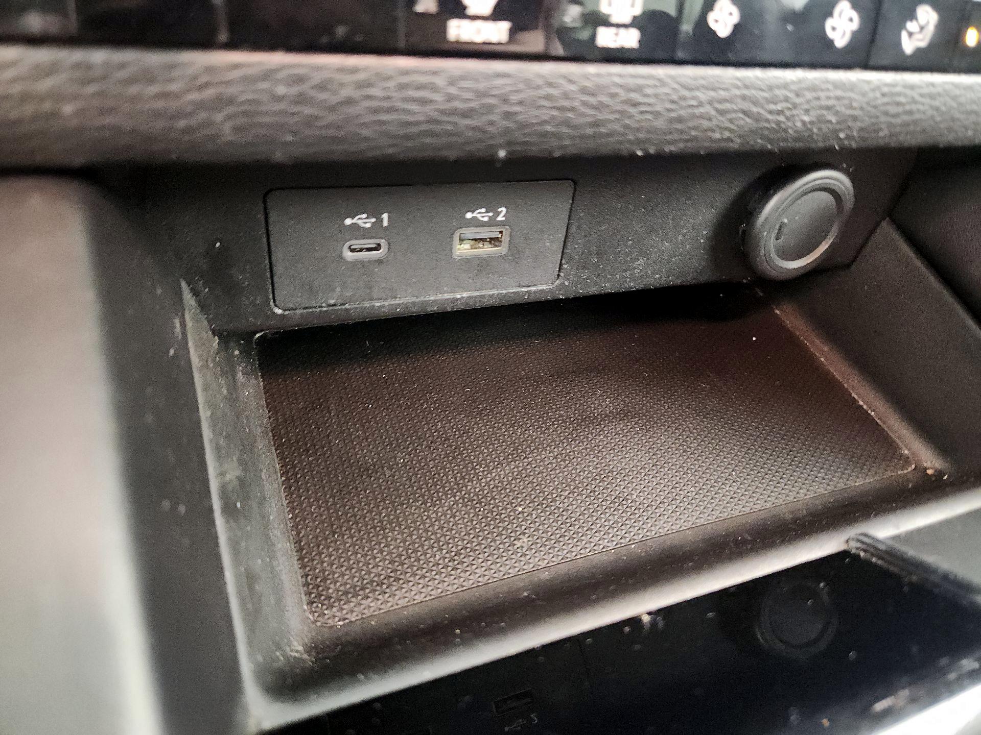 Thumbnail: 2022 Mitsubishi Outlander - 16