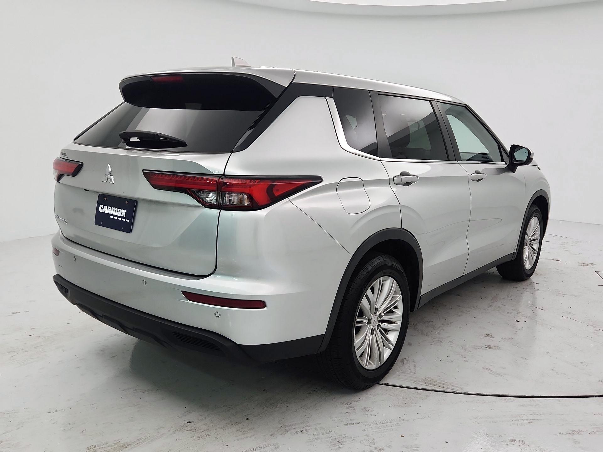 Thumbnail: 2022 Mitsubishi Outlander - 5