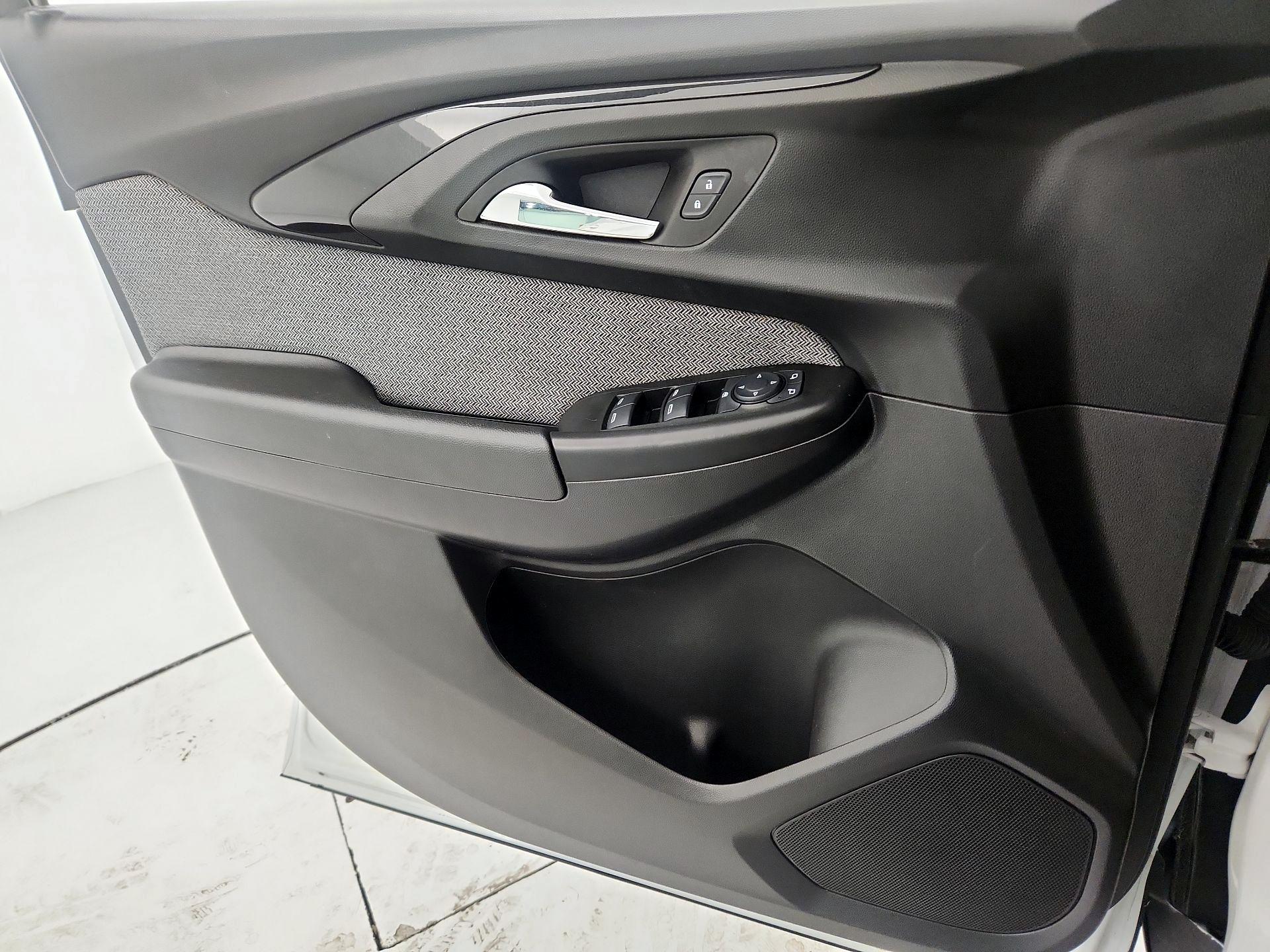 Thumbnail: 2023 Chevrolet TrailBlazer - 12