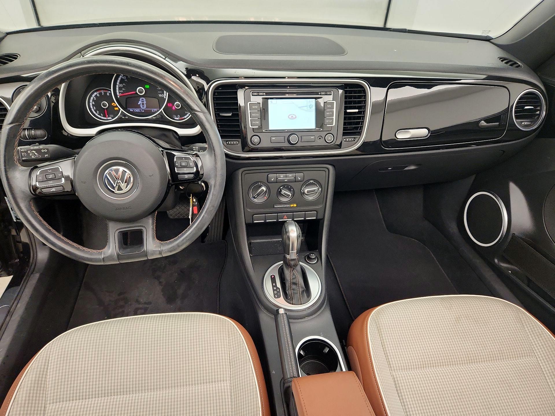Thumbnail: 2015 Volkswagen Beetle - 9