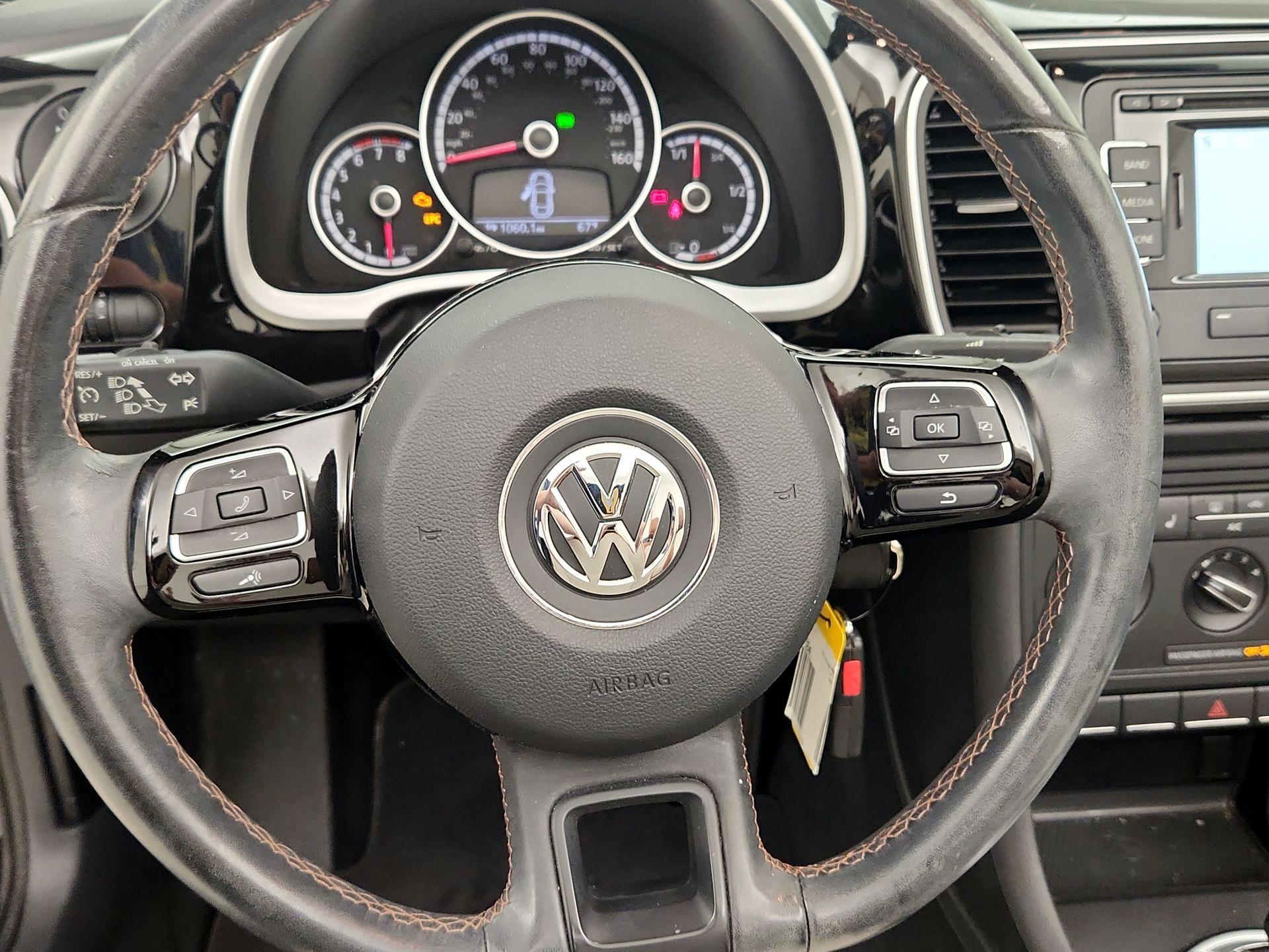 Thumbnail: 2015 Volkswagen Beetle - 10