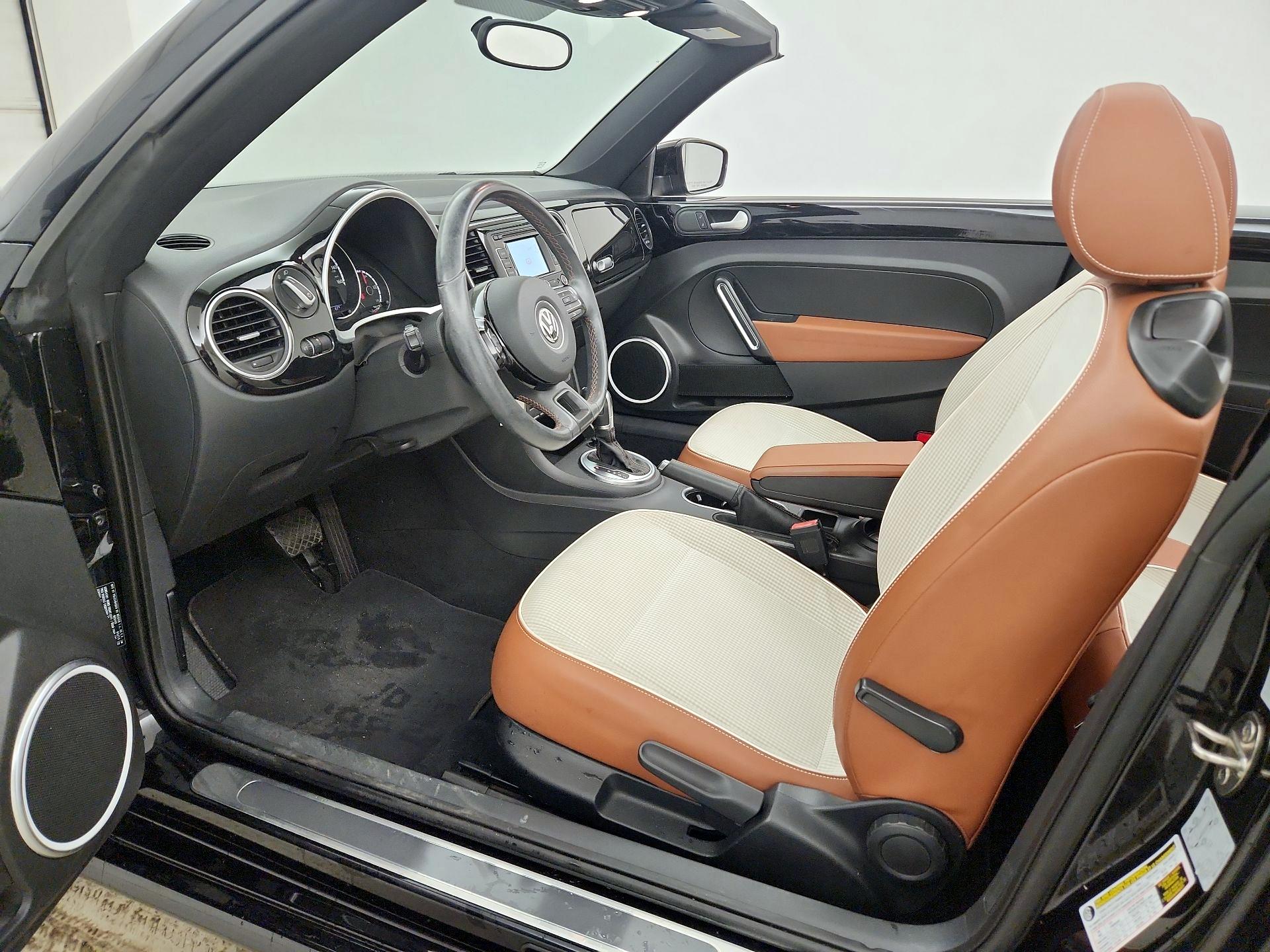 Thumbnail: 2015 Volkswagen Beetle - 11