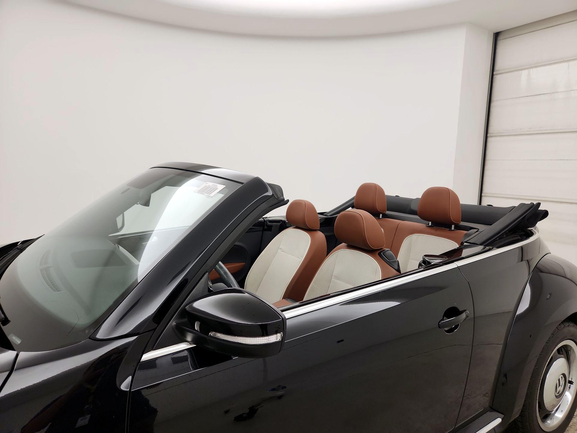 Thumbnail: 2015 Volkswagen Beetle - 19