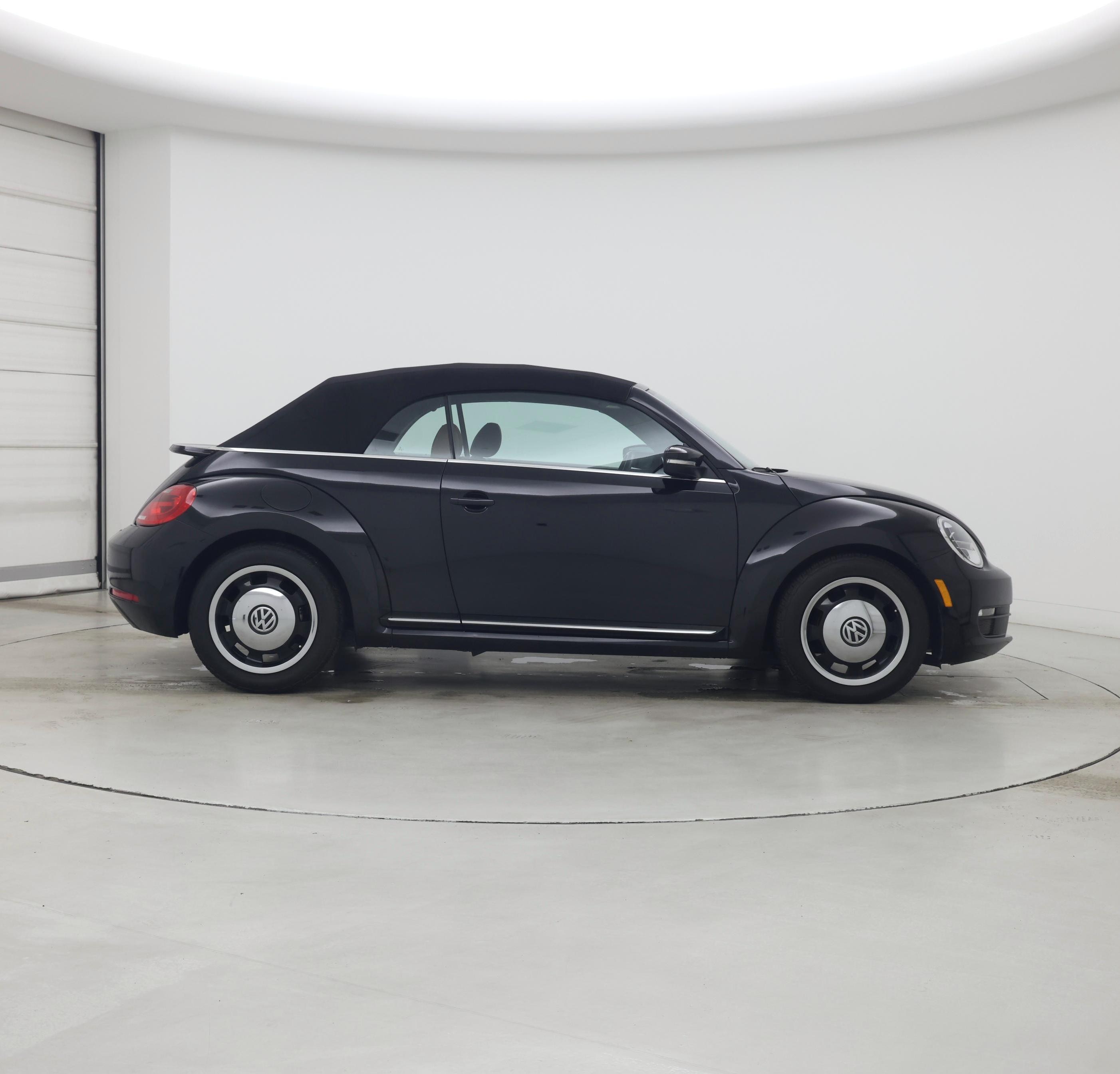 Thumbnail: 2015 Volkswagen Beetle - 7